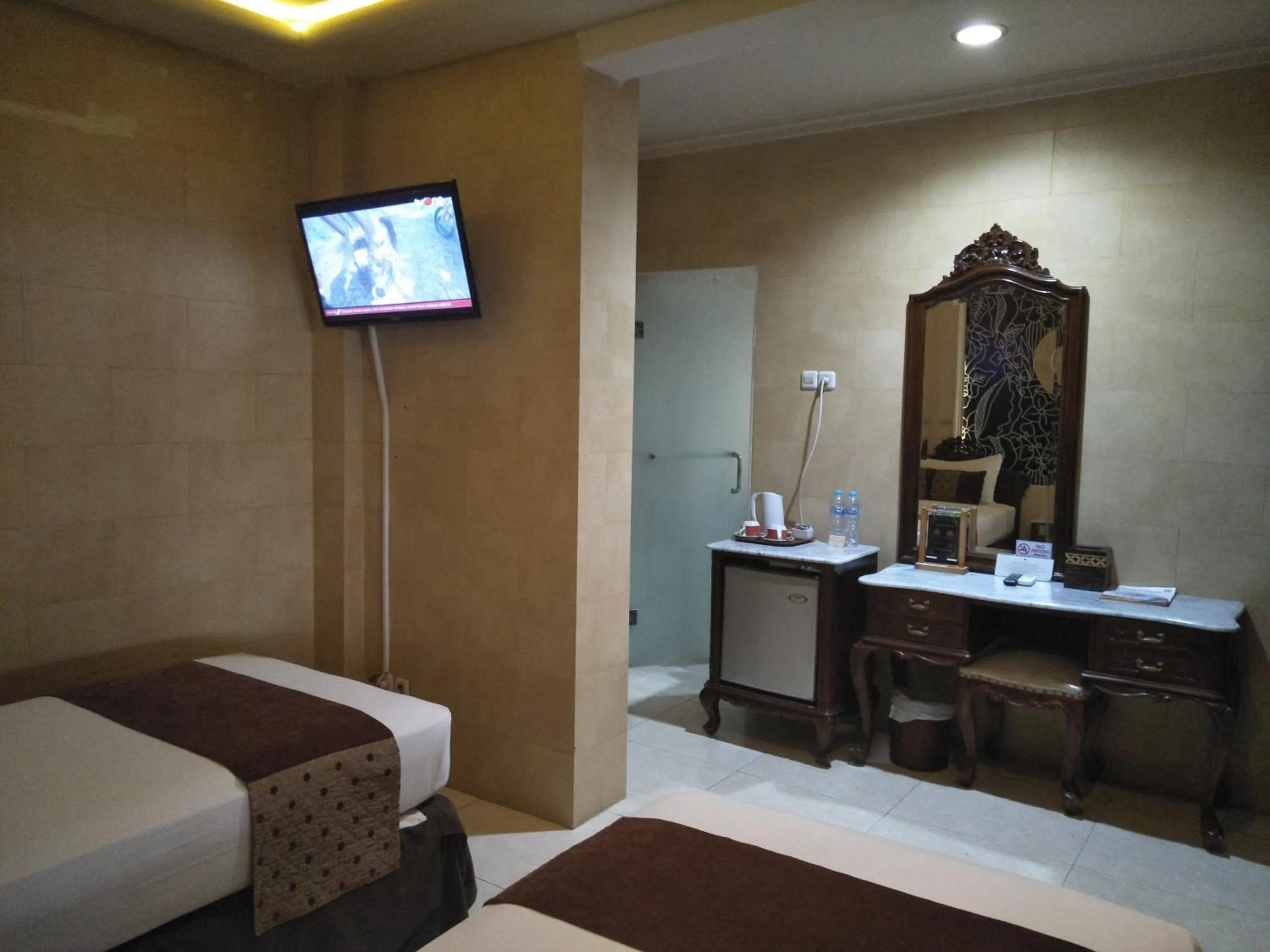 Bed in Hotel Indah Palace Yogyakarta