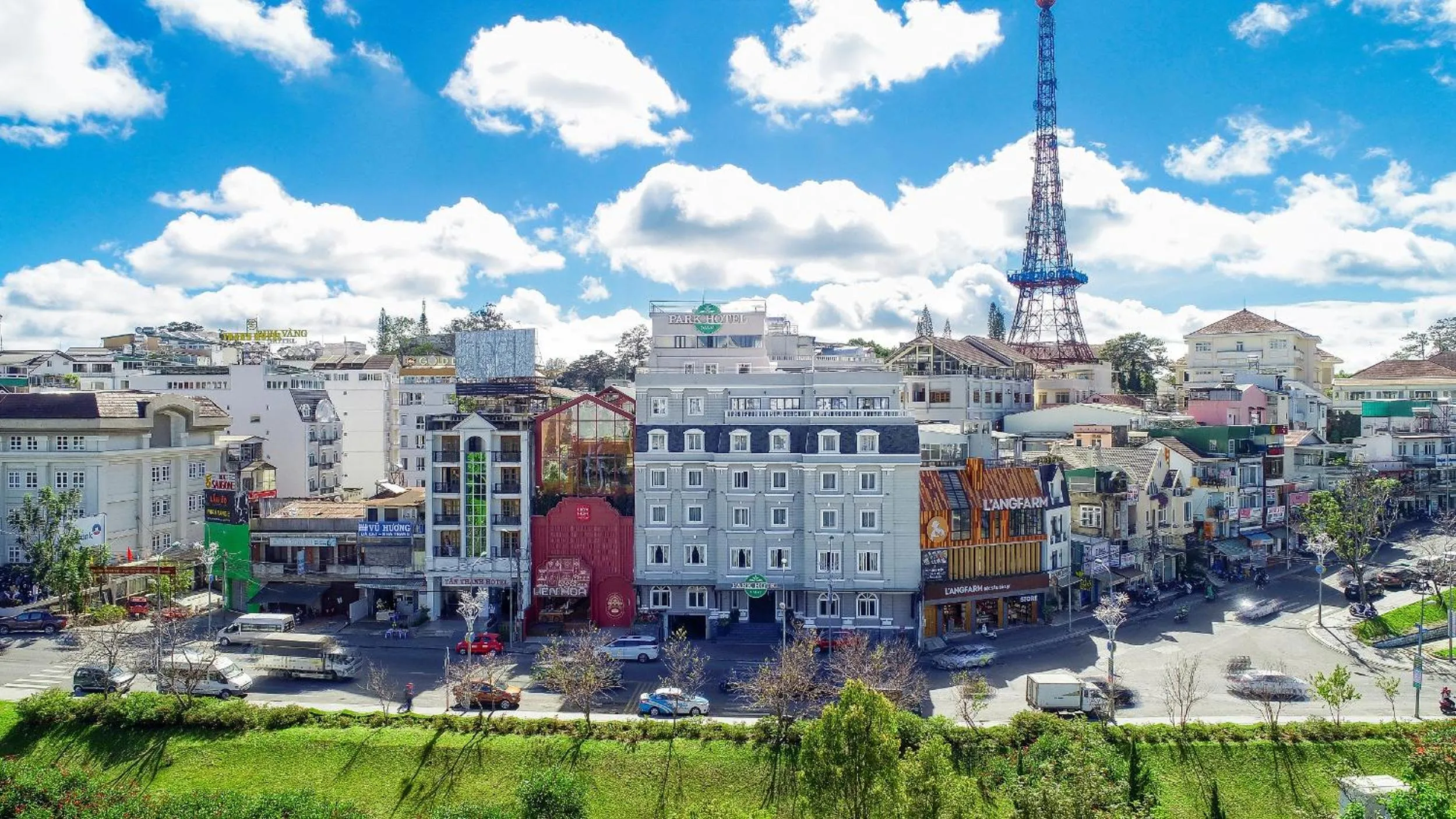 Property building in Khách sạn Park Hotel Dalat