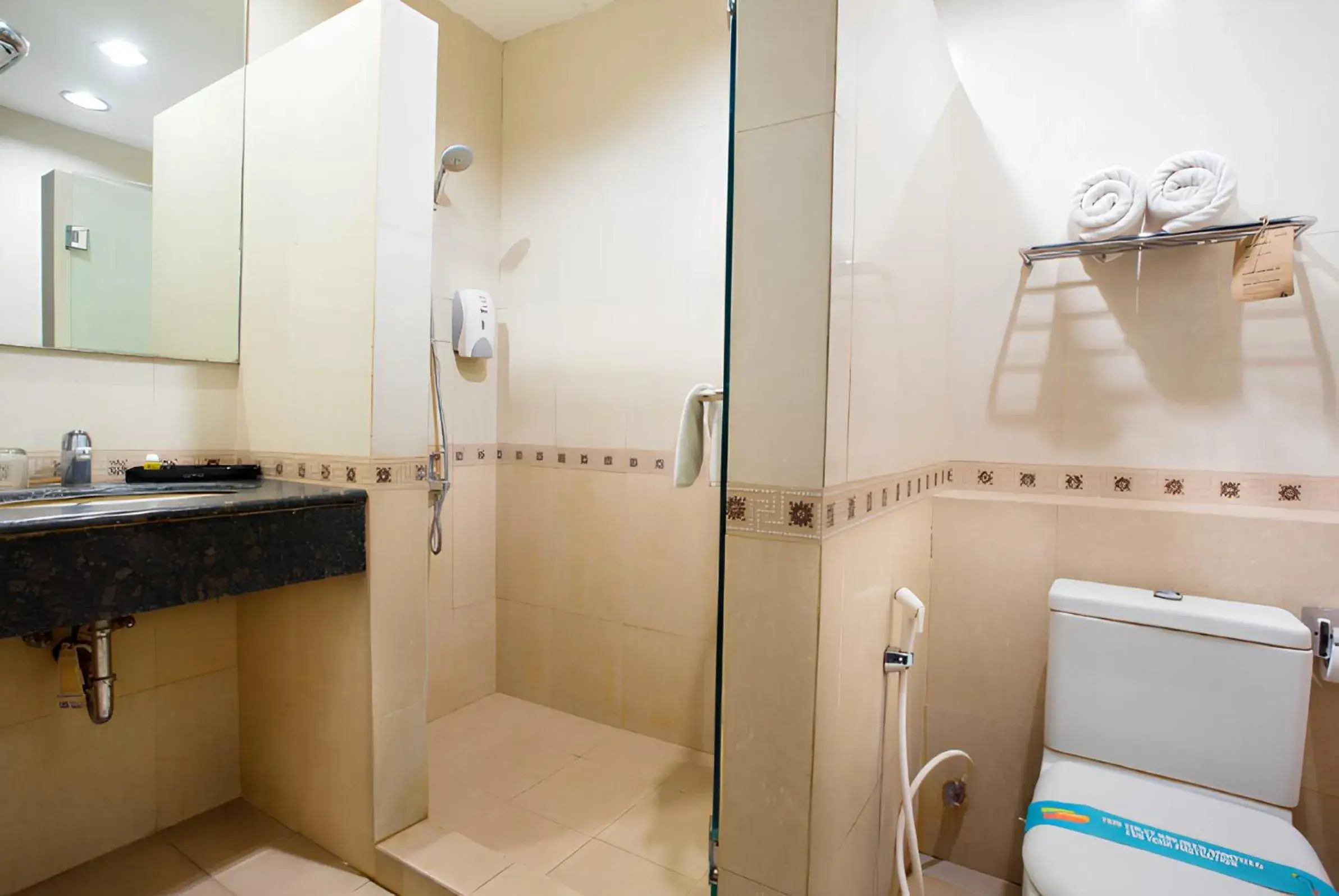 Deluxe King Room in Regantris Malioboro Deluxe King Room in Regantris Malioboro