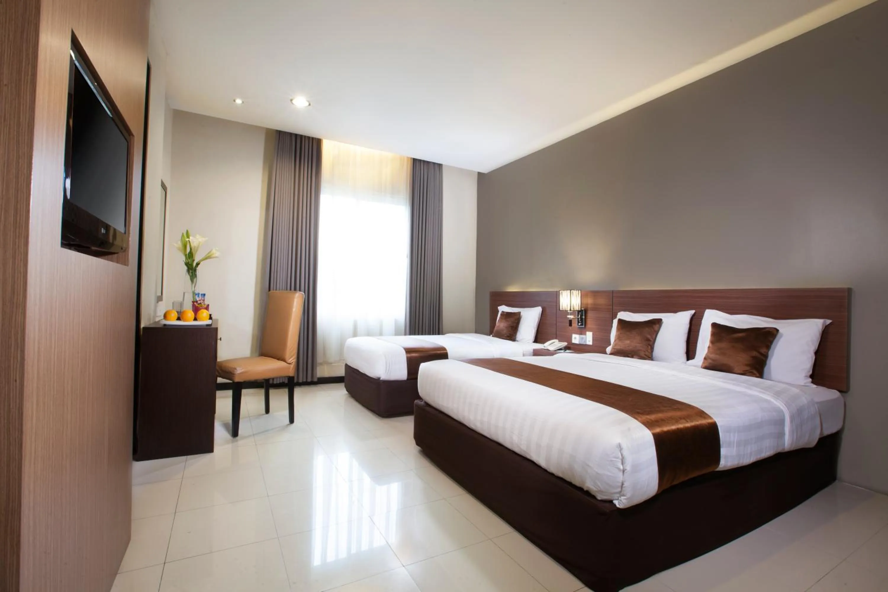 Photo of the whole room, Bed in Regantris Malioboro