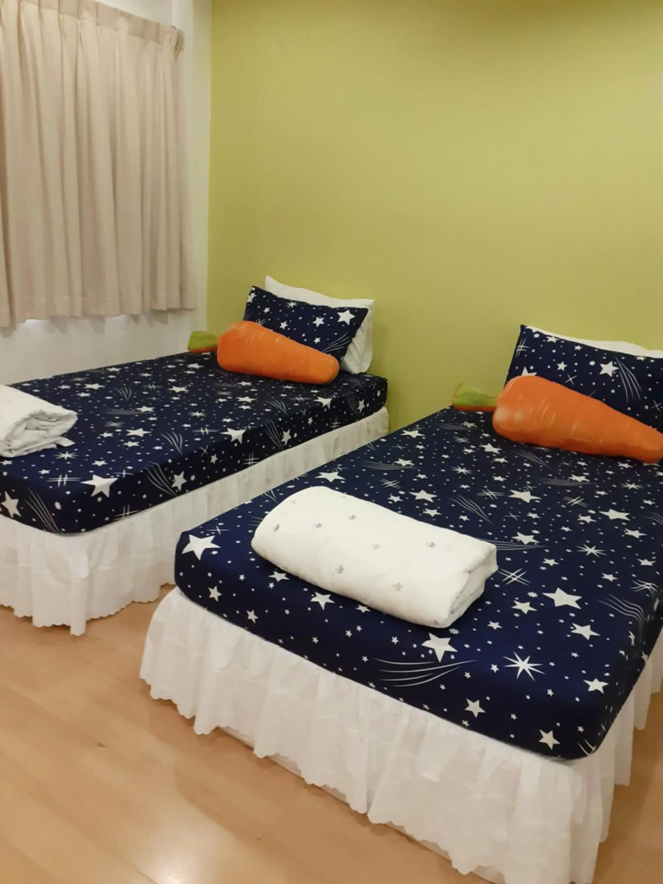 Standard Twin Room with Shared Bathroom in BaanSu Hostel Standard Twin Room with Shared Bathroom in BaanSu Hostel