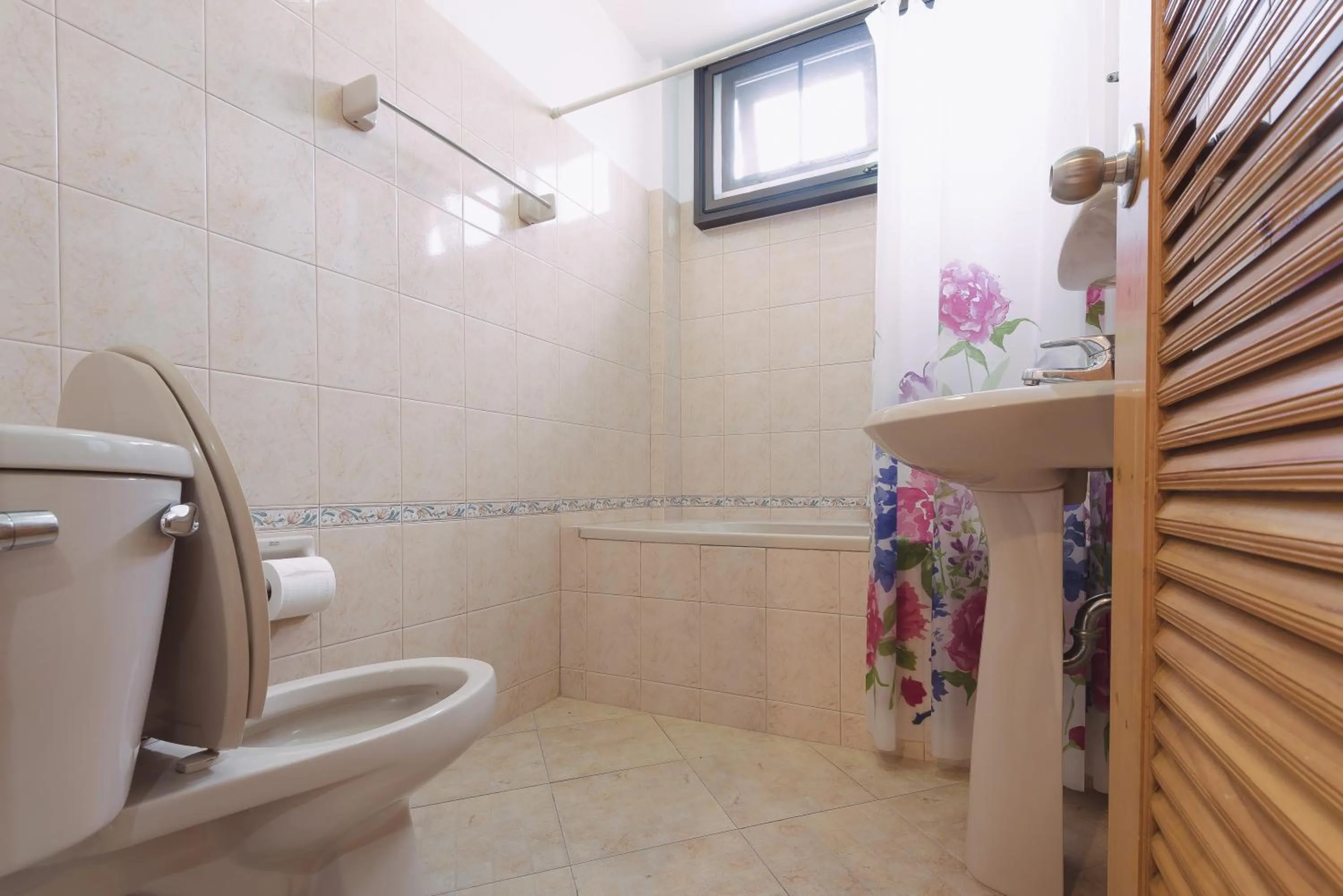 Bathroom in BaanSu Hostel