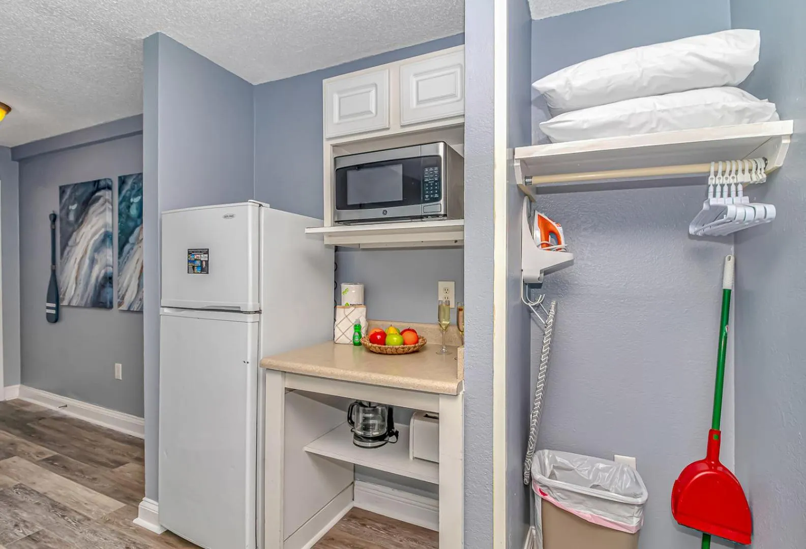 Kitchen or kitchenette in Sea Mist 51302