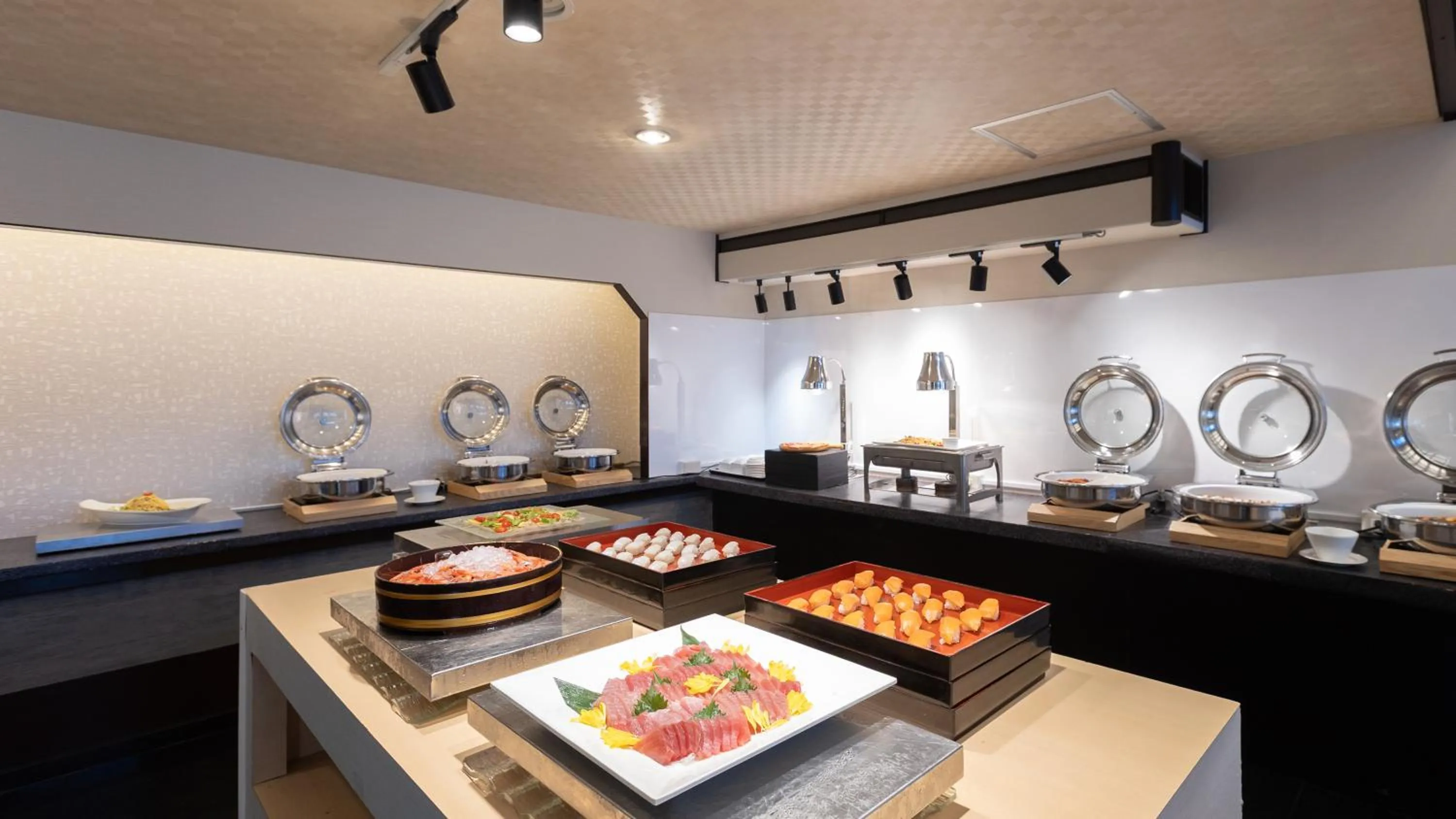 Restaurant/places to eat in Atami Season Hotel