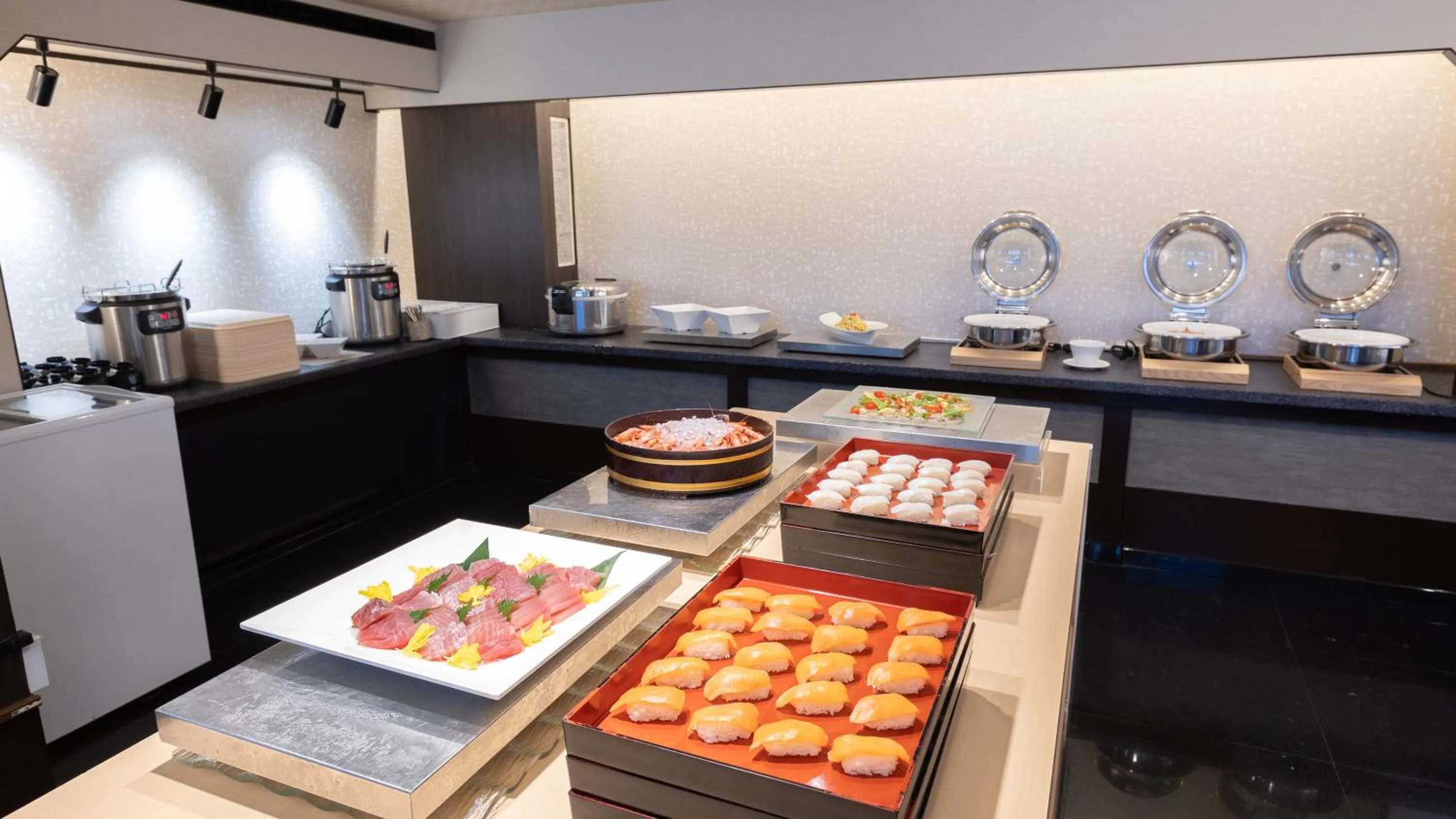 Restaurant/places to eat in Atami Season Hotel