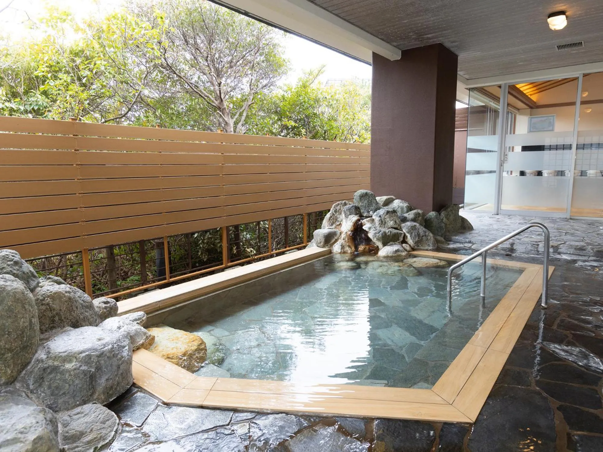 Hot Spring Bath in Shimoda Itoen Hotel Hanamisaki
