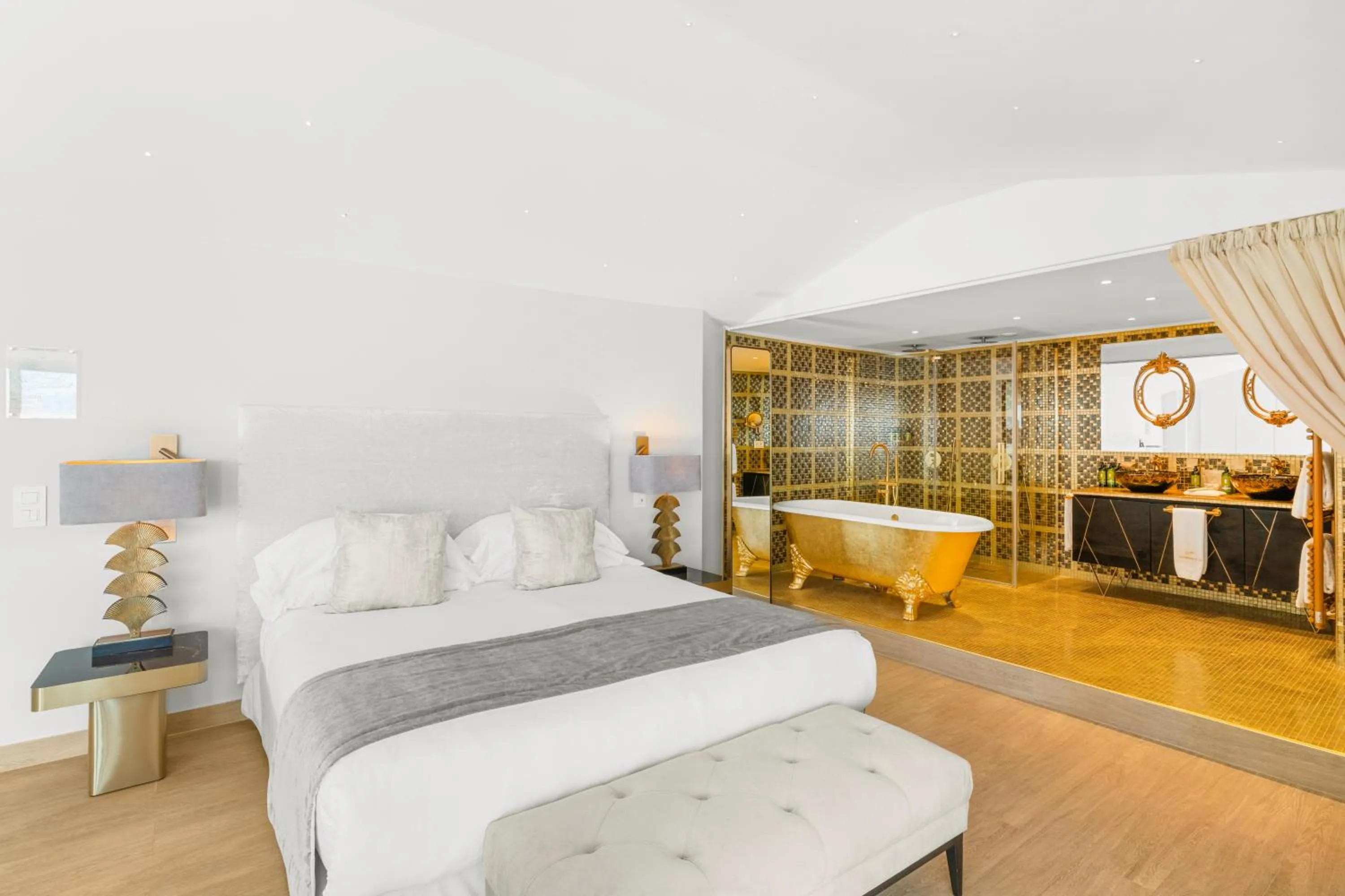 Bed in La Chèvre d'Or