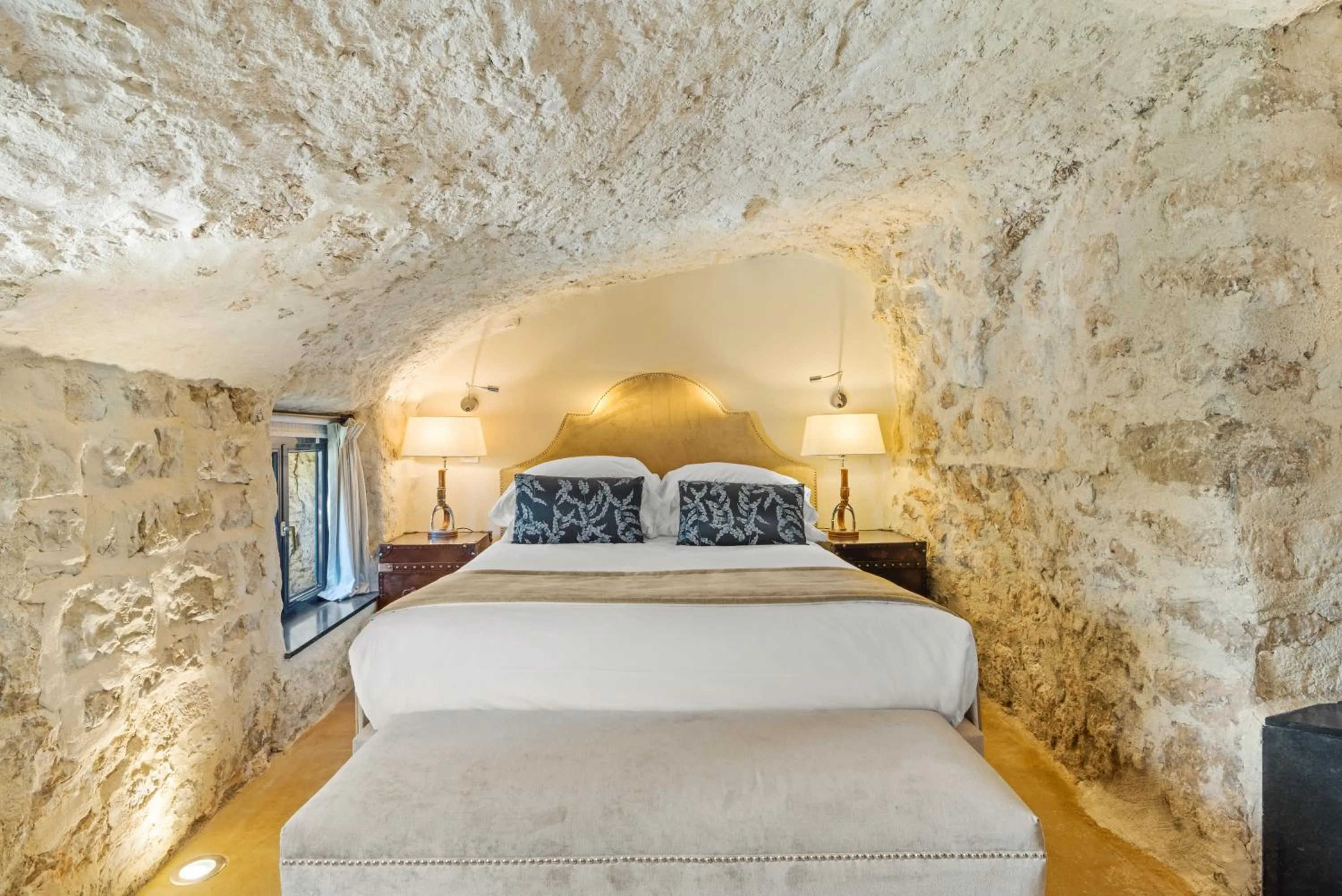 Bedroom, Bed in La Chèvre d'Or