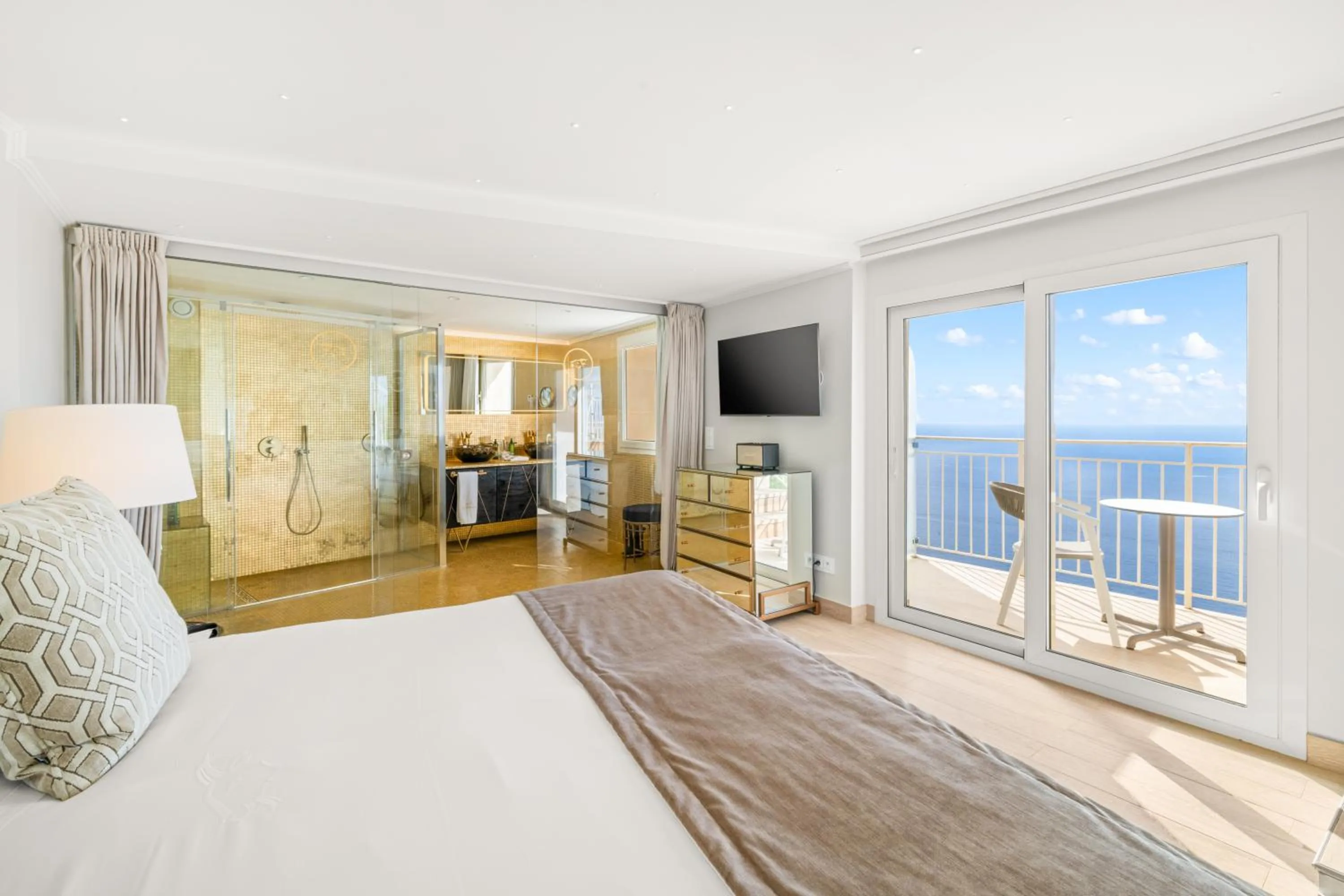 Bed in La Chèvre d'Or