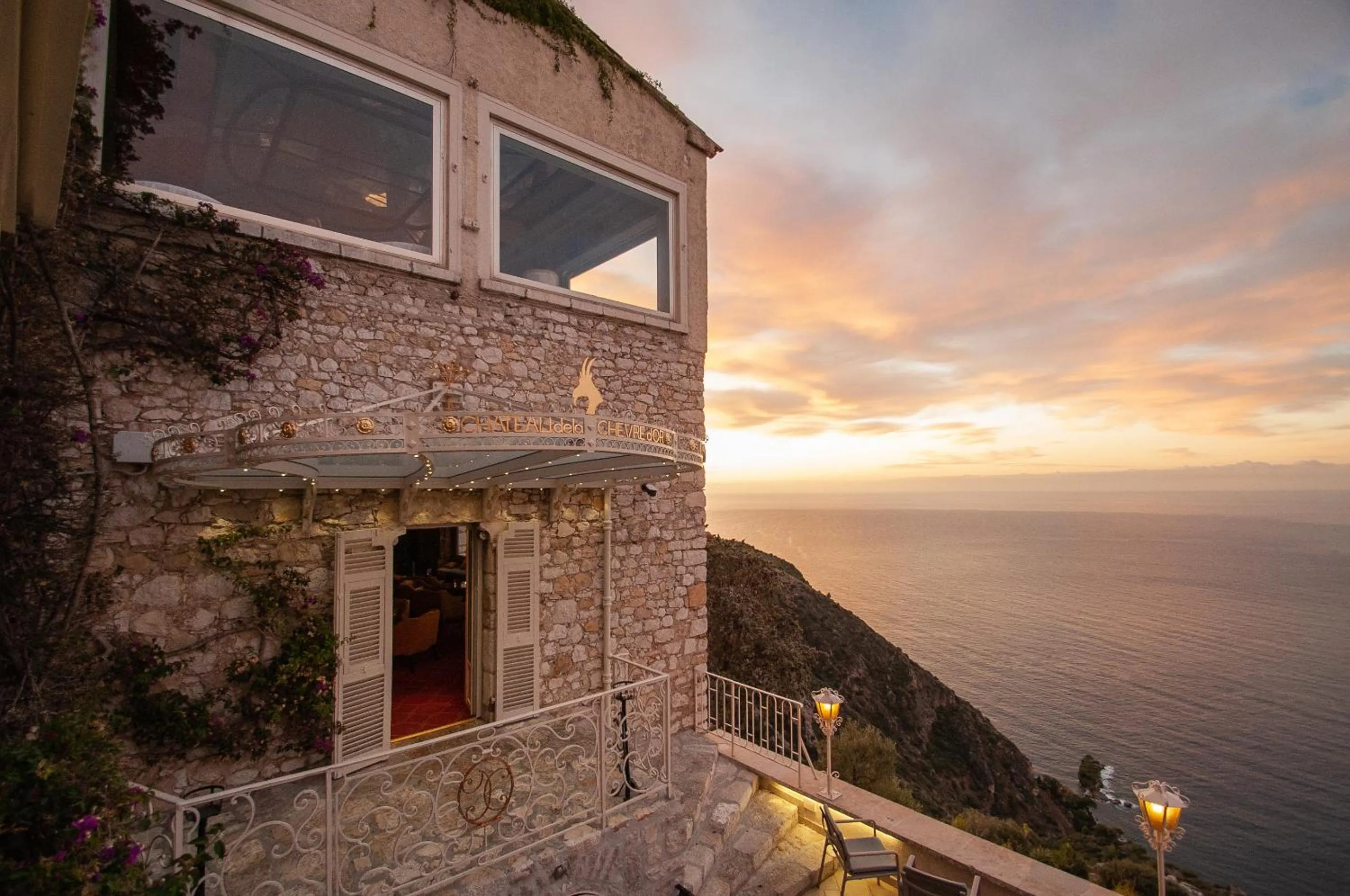 Property building in La Chèvre d'Or