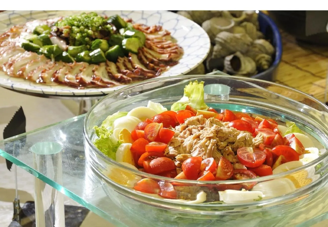 Restaurant/places to eat in Ohito Hotel