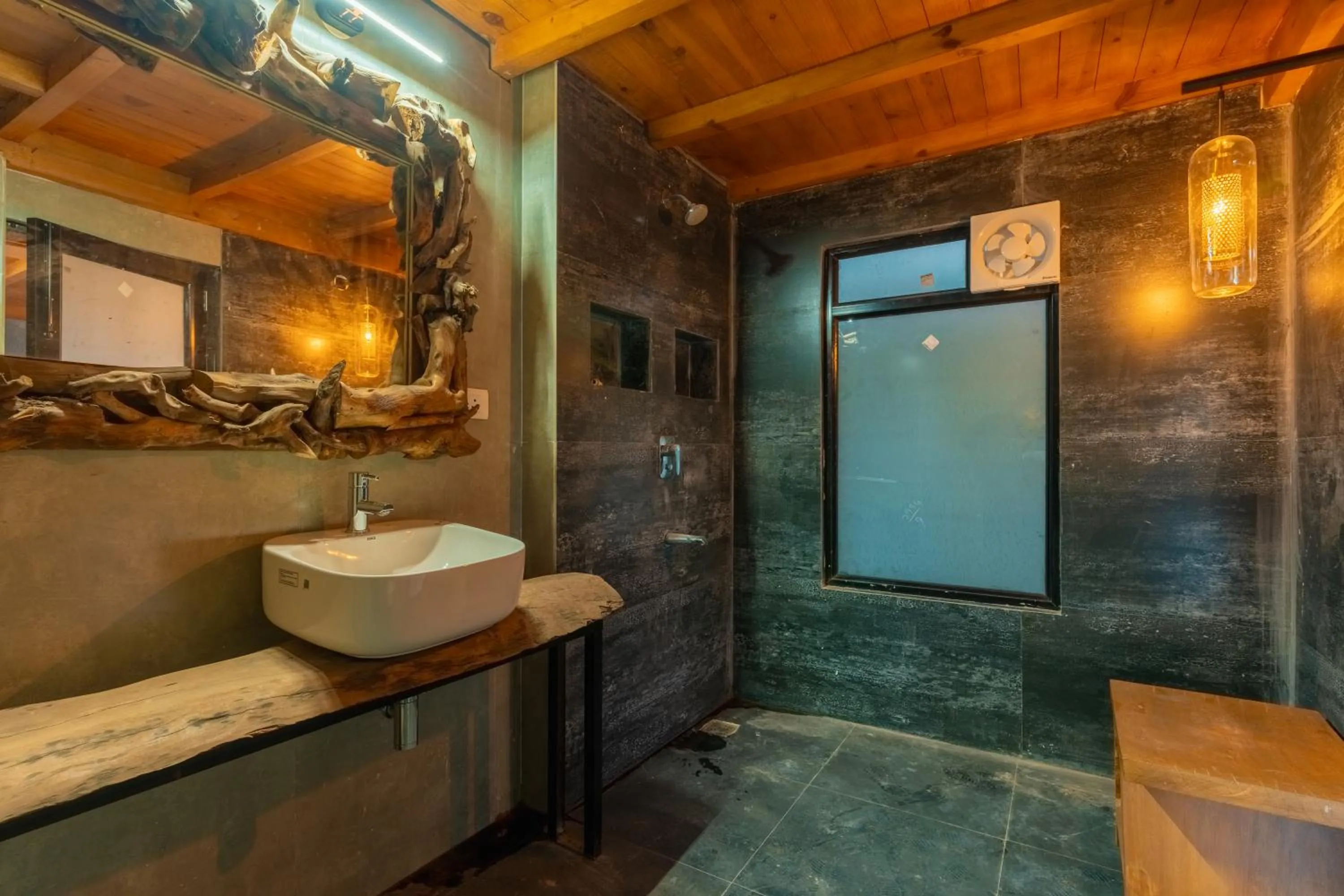 Shower in Seclude Kasauli, Himachal Pradesh