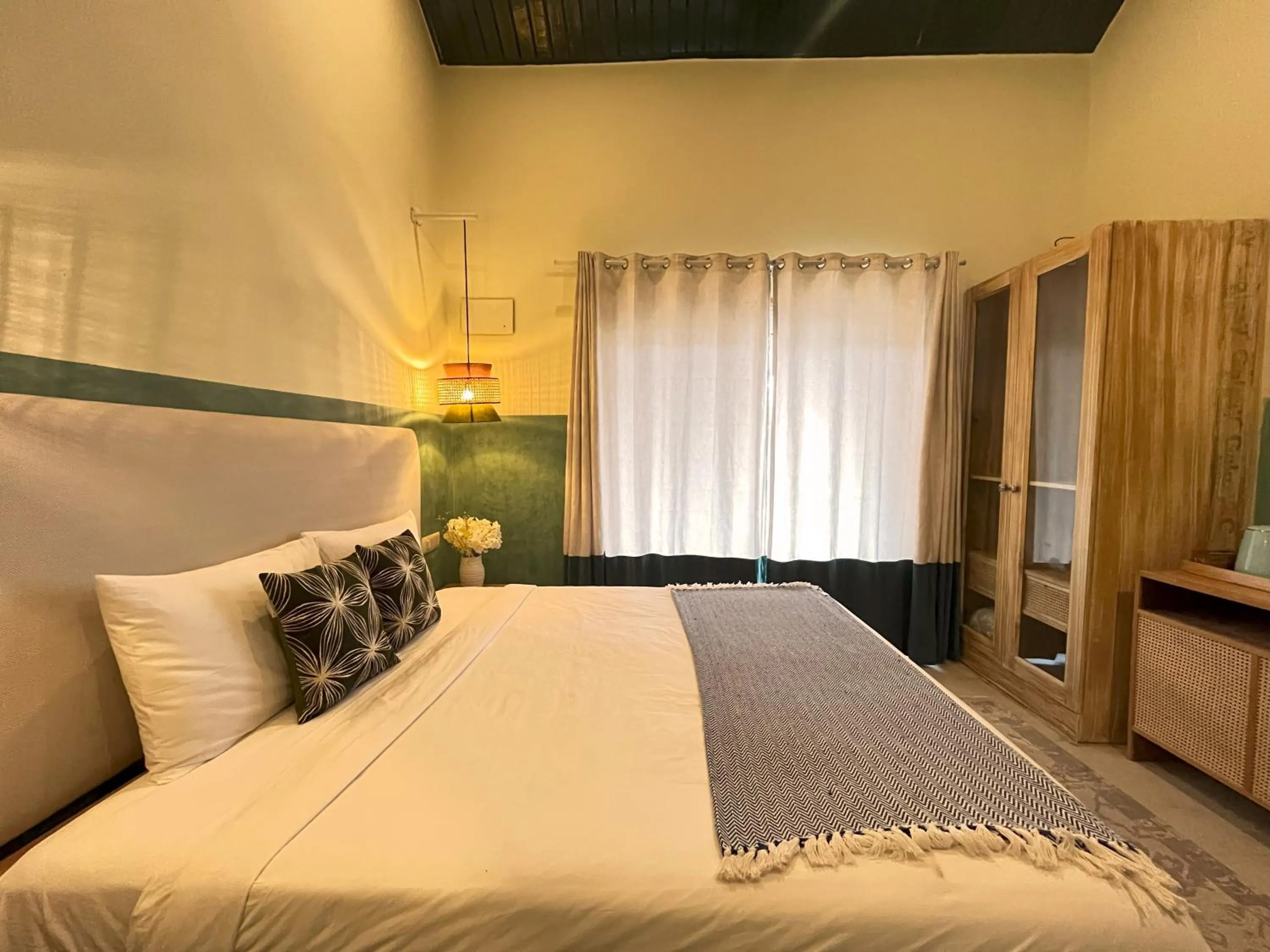 Bed in Seclude Kasauli, Himachal Pradesh