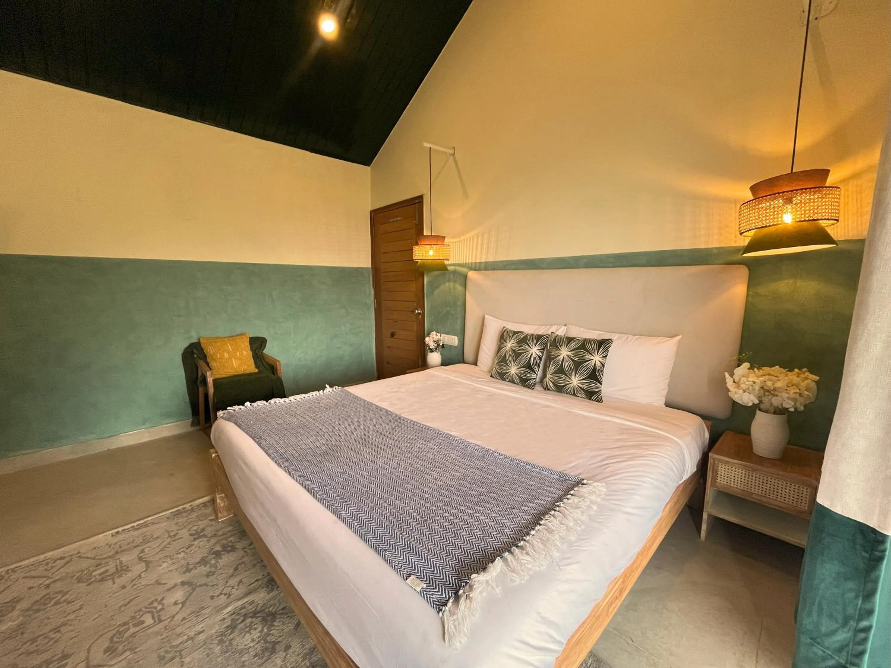 Bed in Seclude Kasauli, Himachal Pradesh