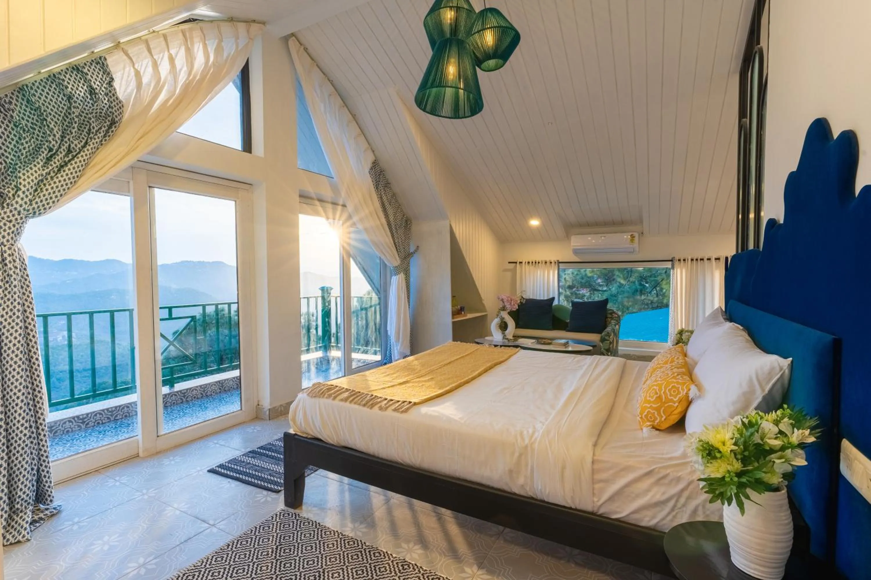 Bed in Seclude Kasauli, Himachal Pradesh