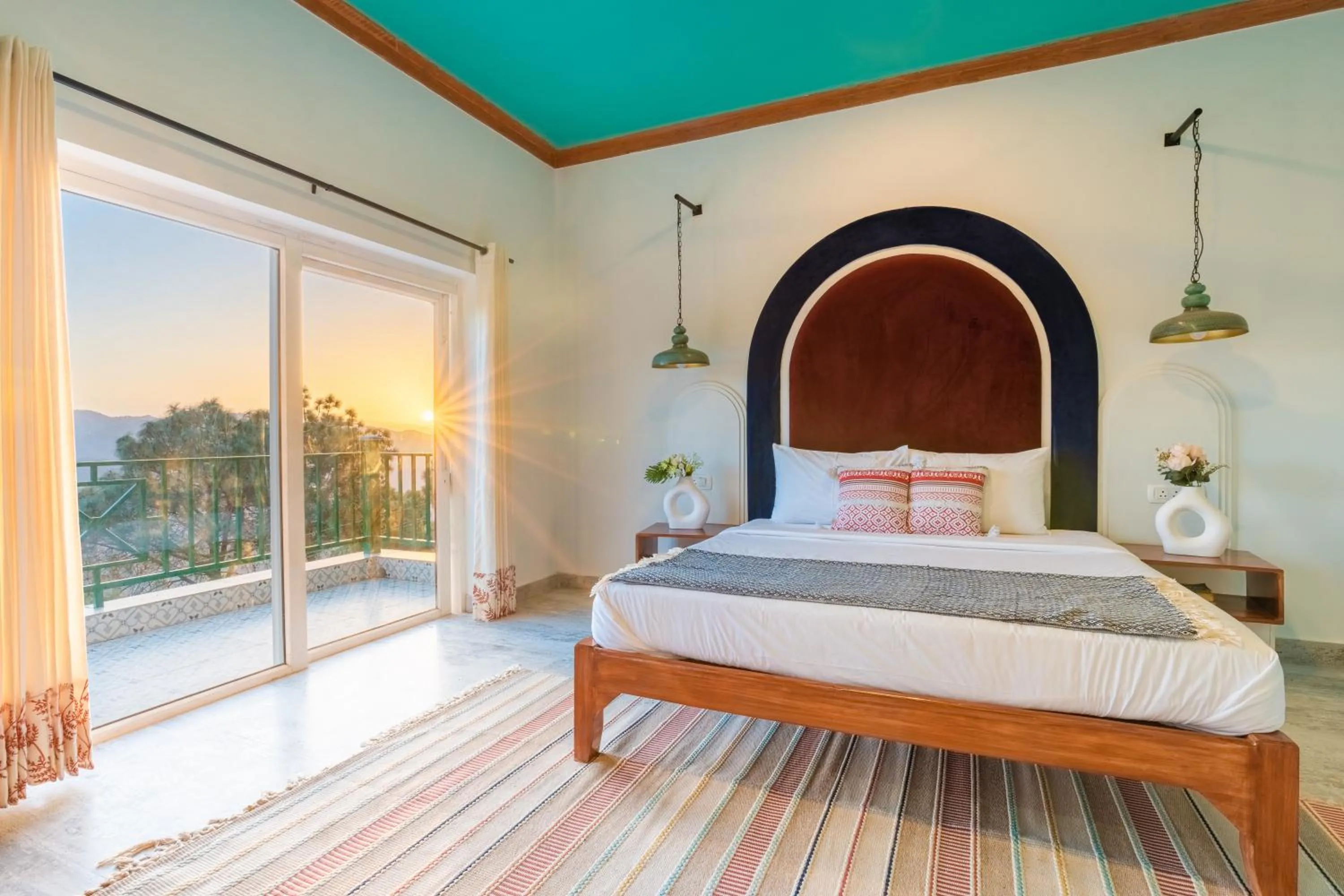 Bed in Seclude Kasauli, Himachal Pradesh