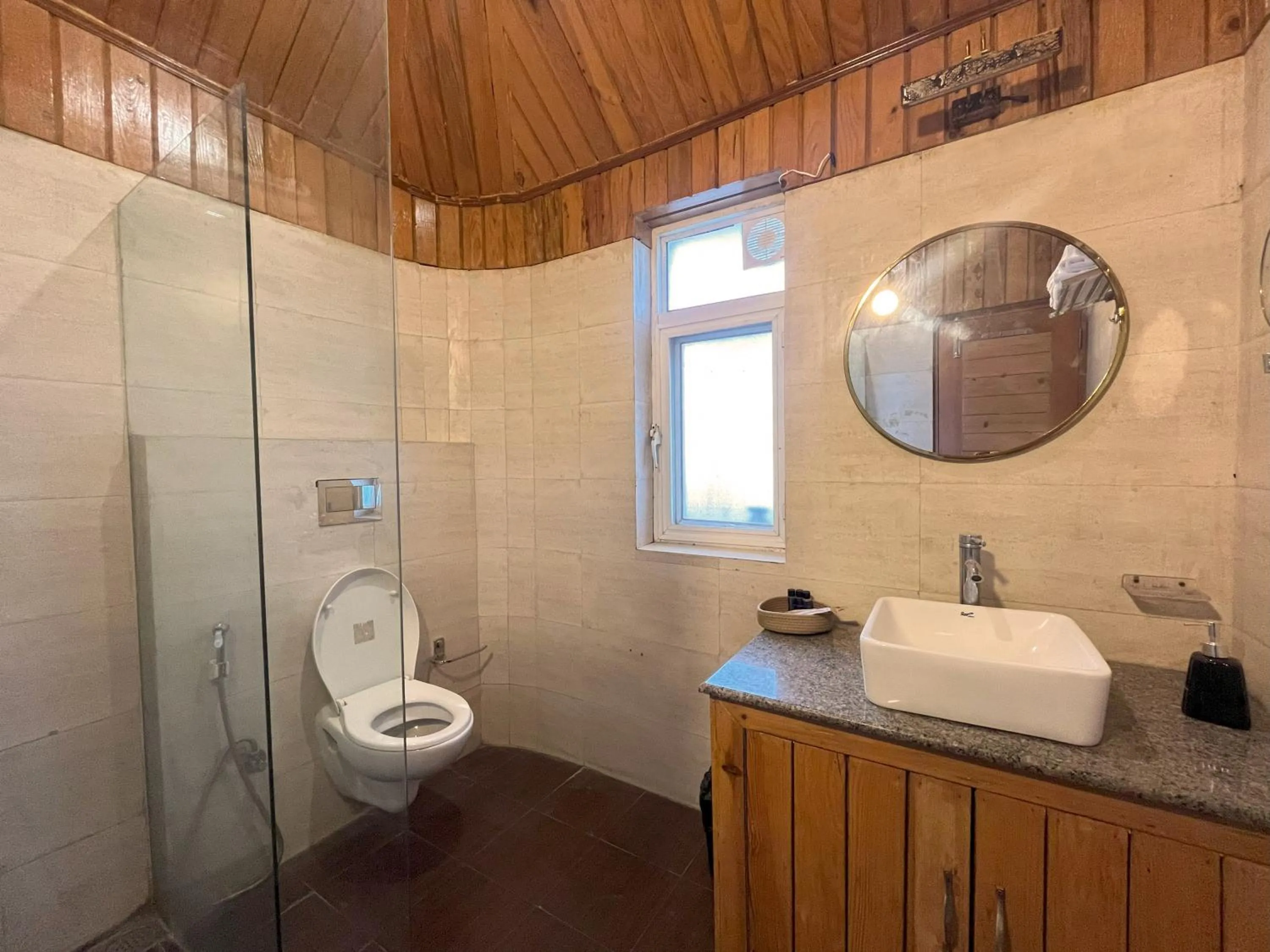 Toilet in Seclude Kasauli, Himachal Pradesh