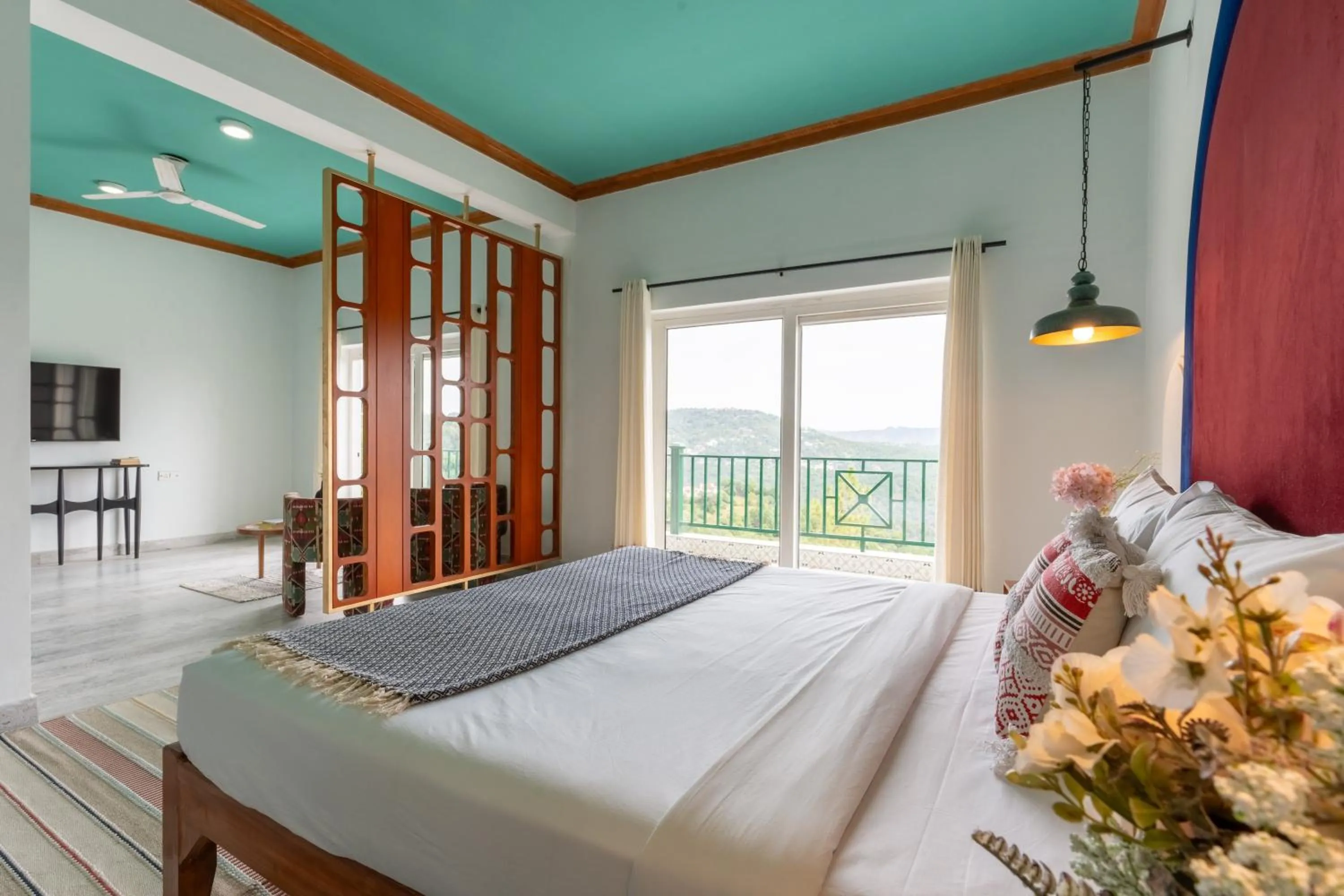 Bed in Seclude Kasauli, Himachal Pradesh