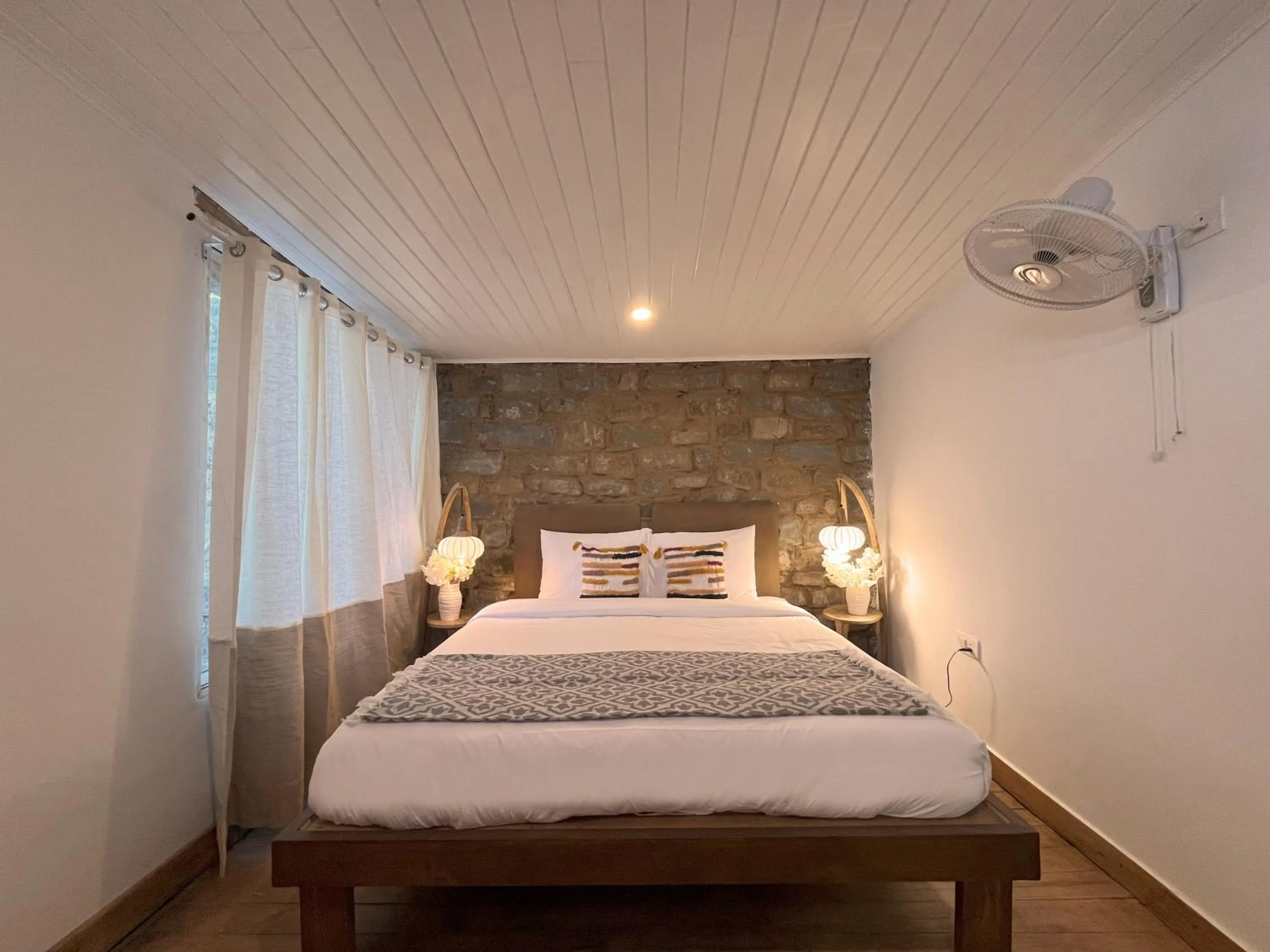 Bed in Seclude Kasauli, Himachal Pradesh