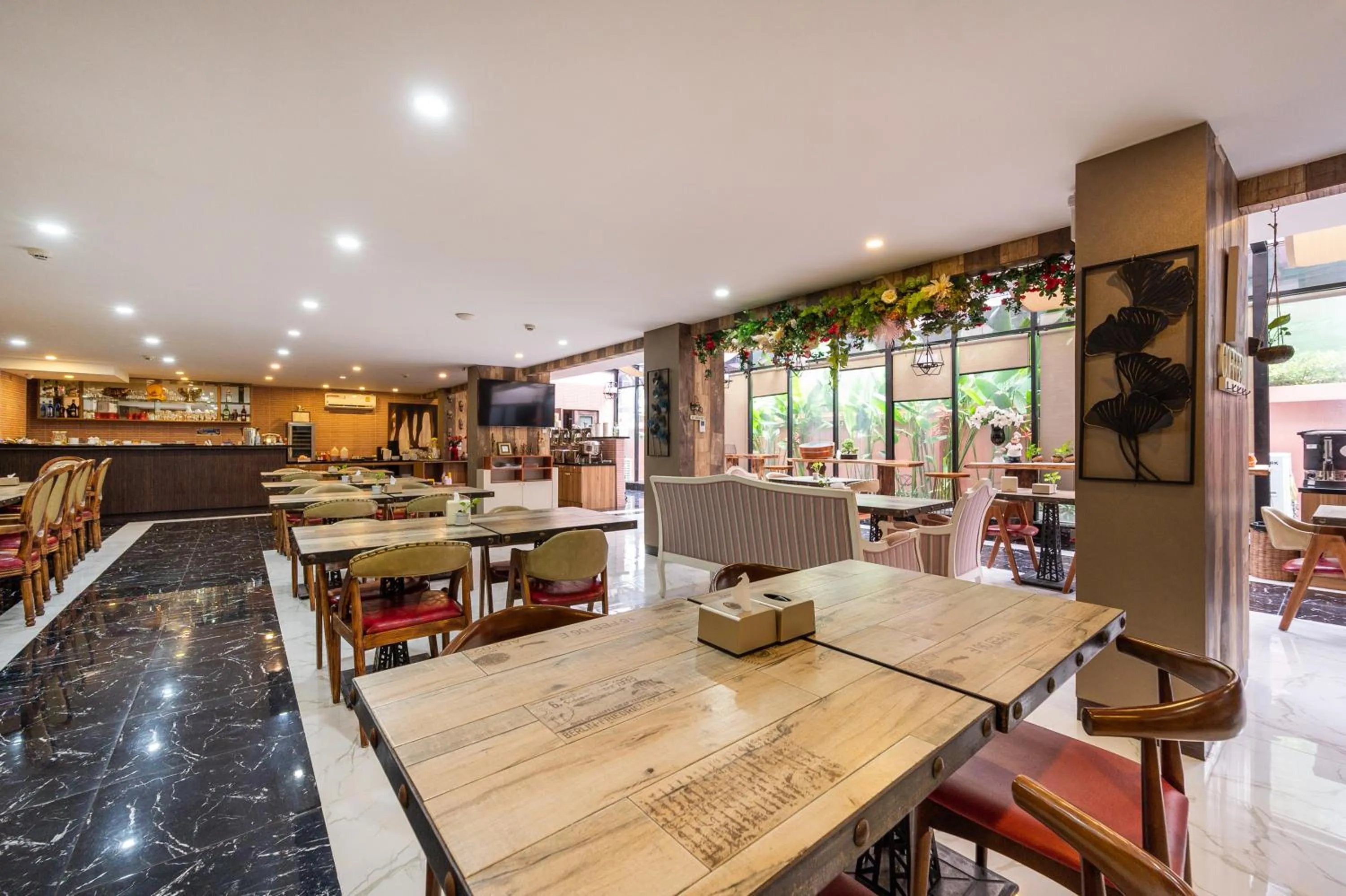 Restaurant/places to eat in Sonia residence - SHA Extra Plus