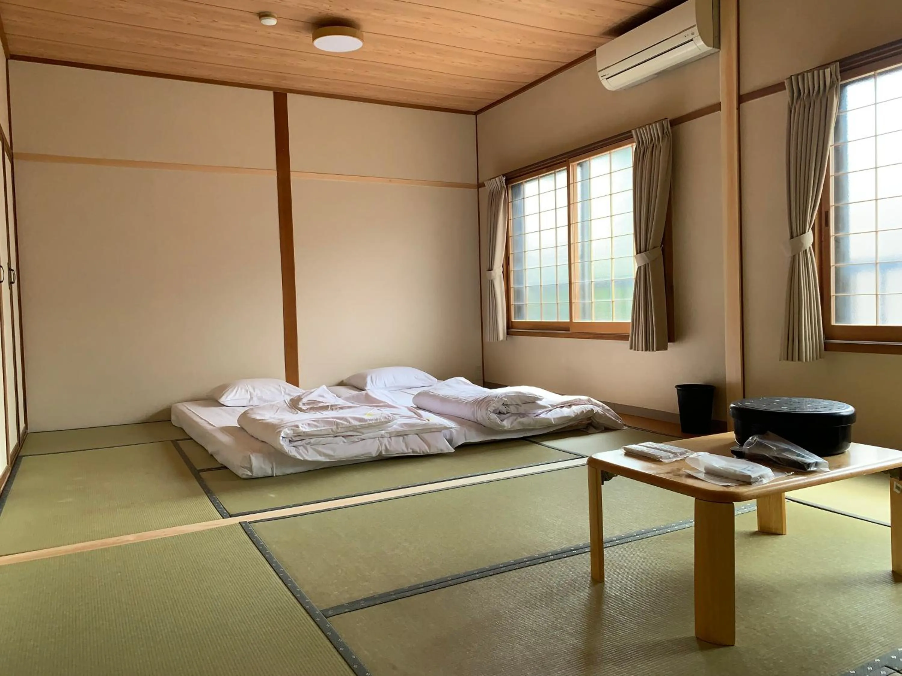 Photo of the whole room, Bed in Minshuku Kuwataniya