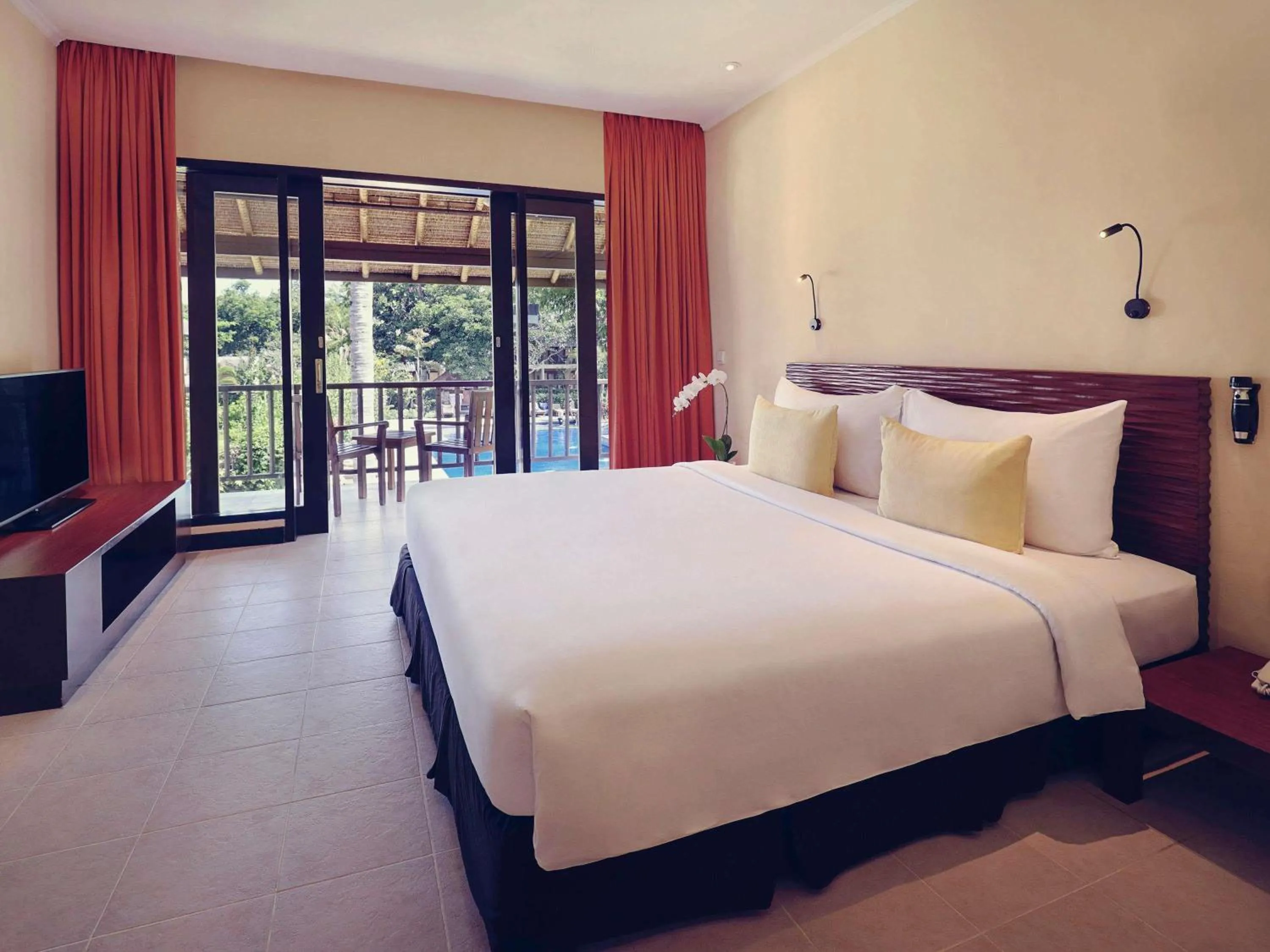 Bedroom, Bed in Mercure Resort Sanur