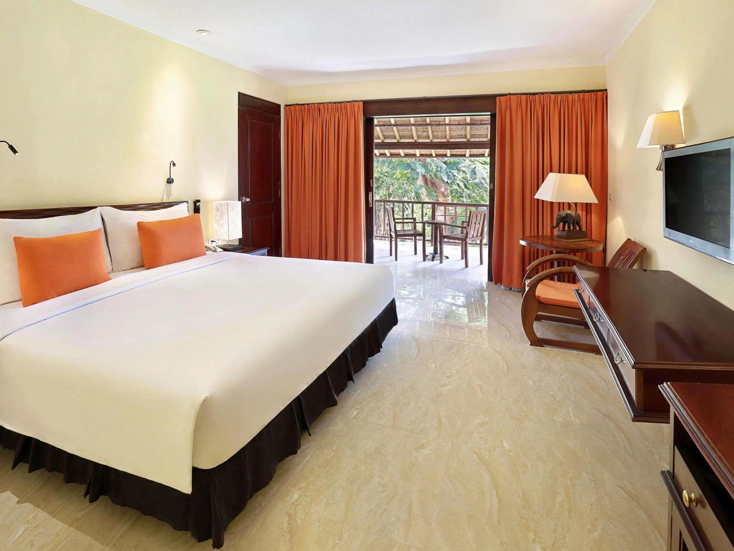 Bedroom, Bed in Mercure Resort Sanur