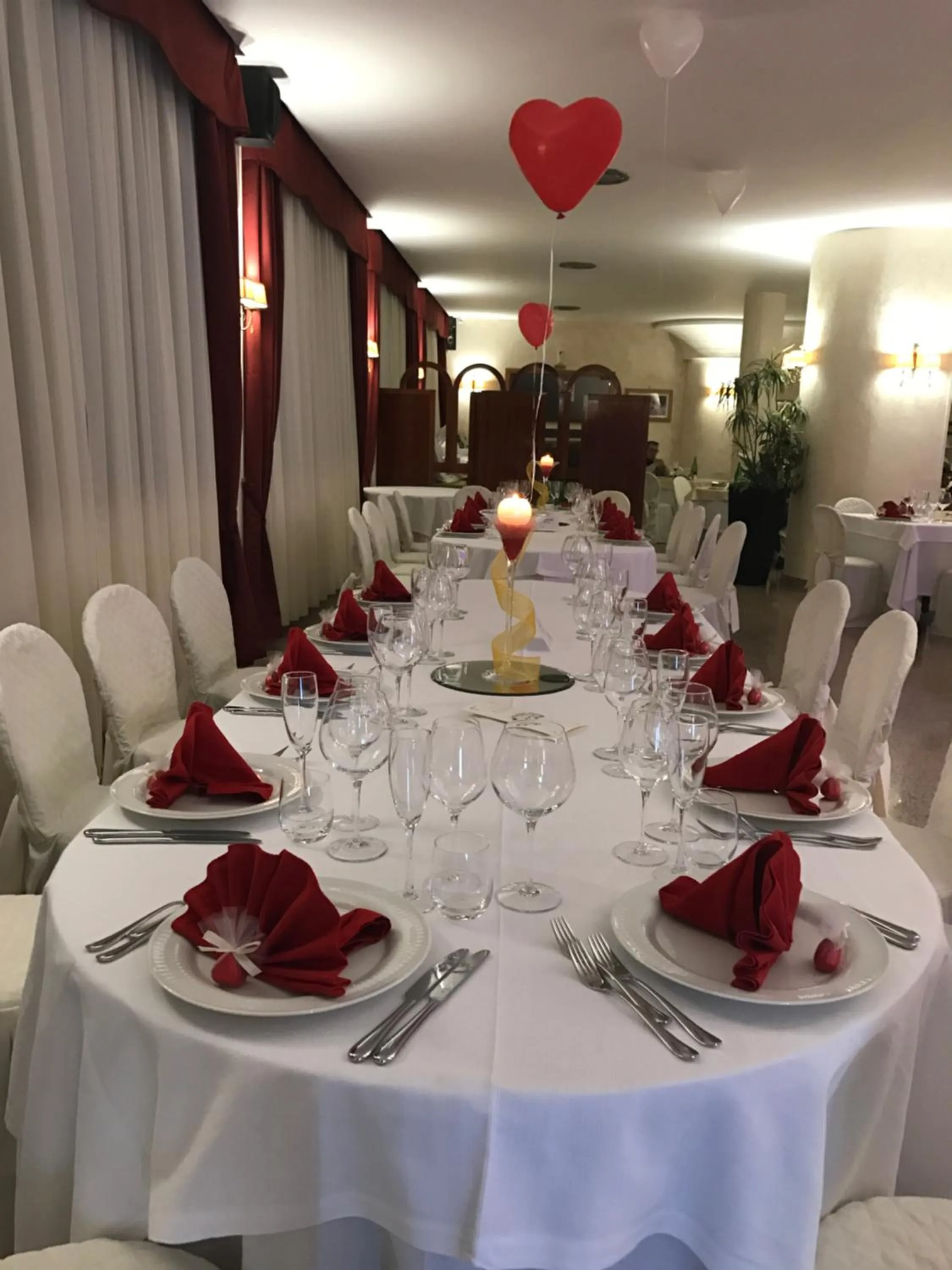 Restaurant/places to eat in Hotel Kiris