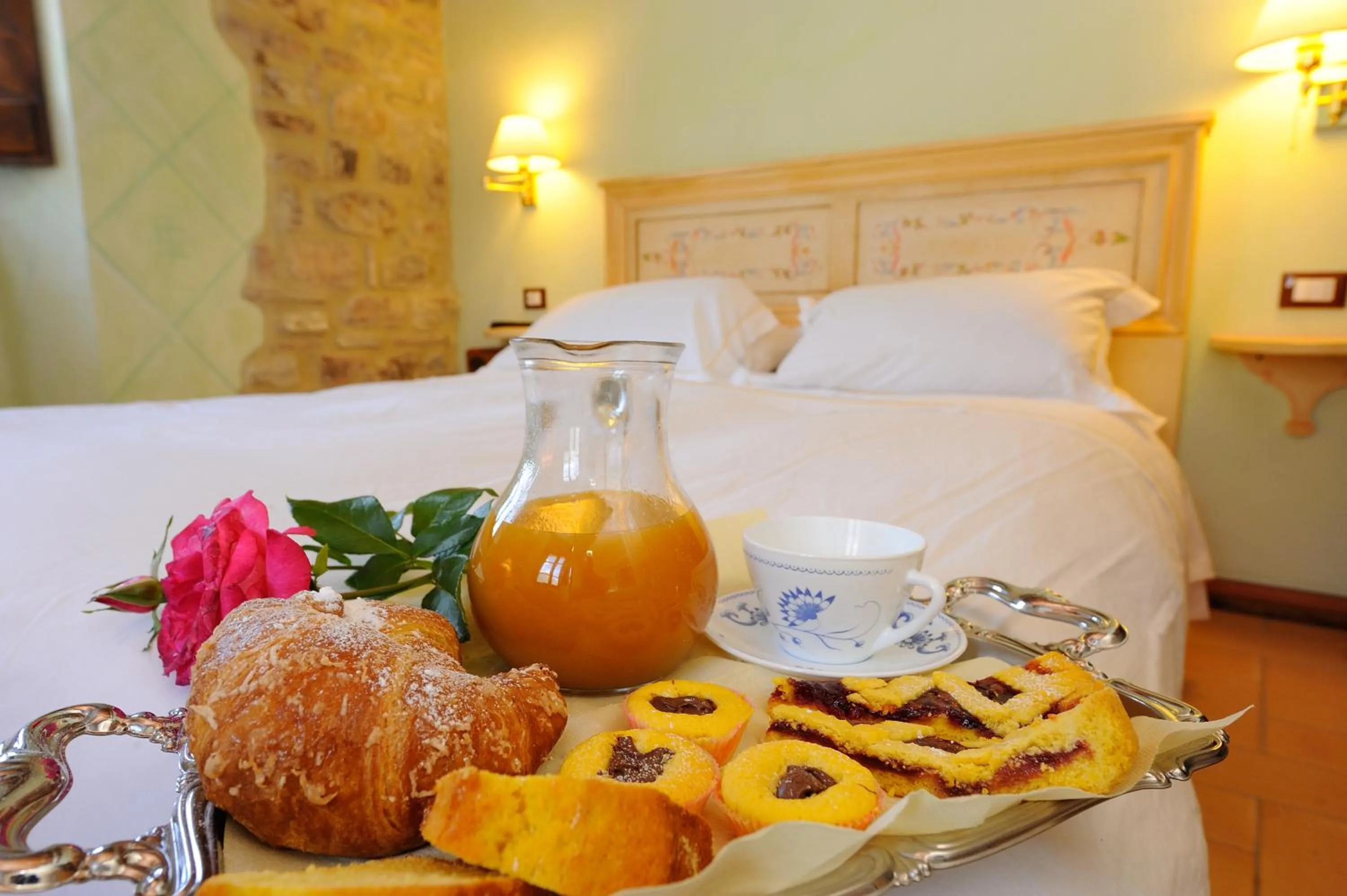 Balcony/Terrace, Bed in Torre Del Nera Albergo diffuso & Spa