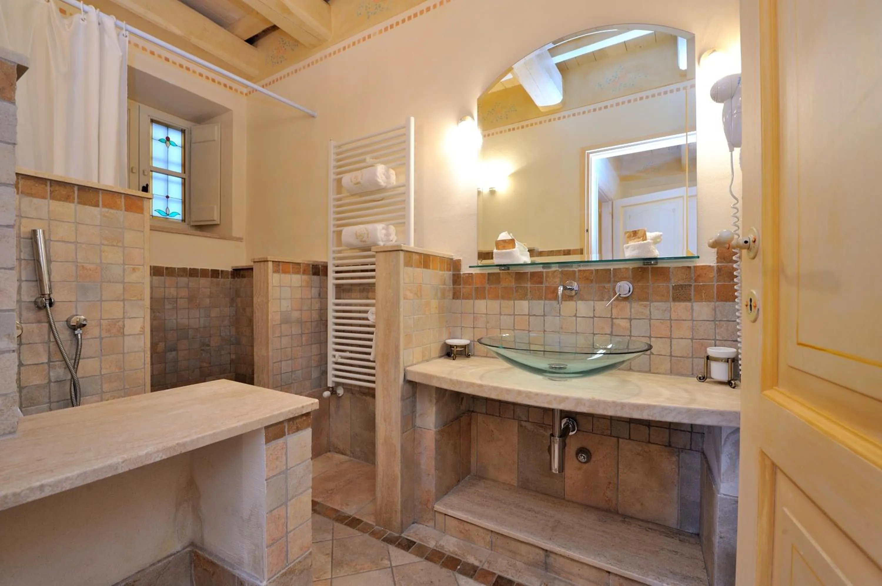 Shower in Torre Del Nera Albergo diffuso & Spa