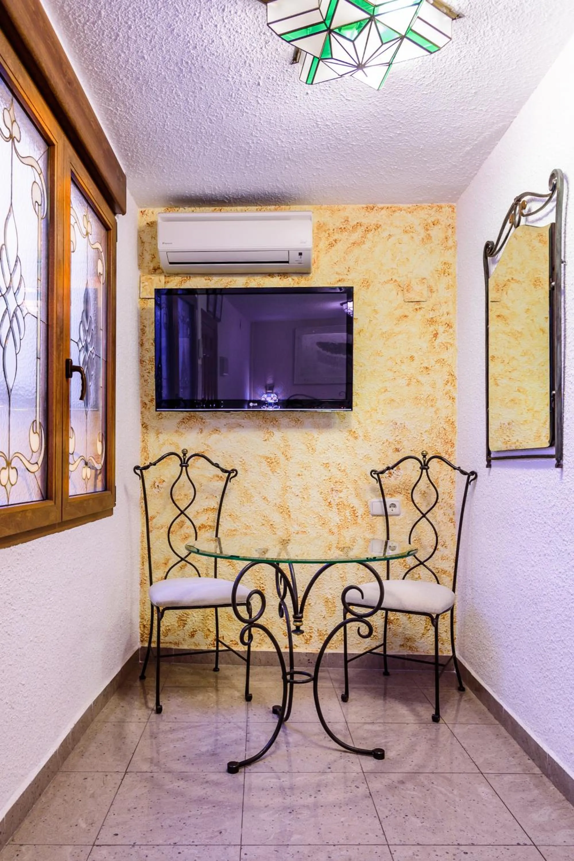 Decorative detail in Casa de Reyes