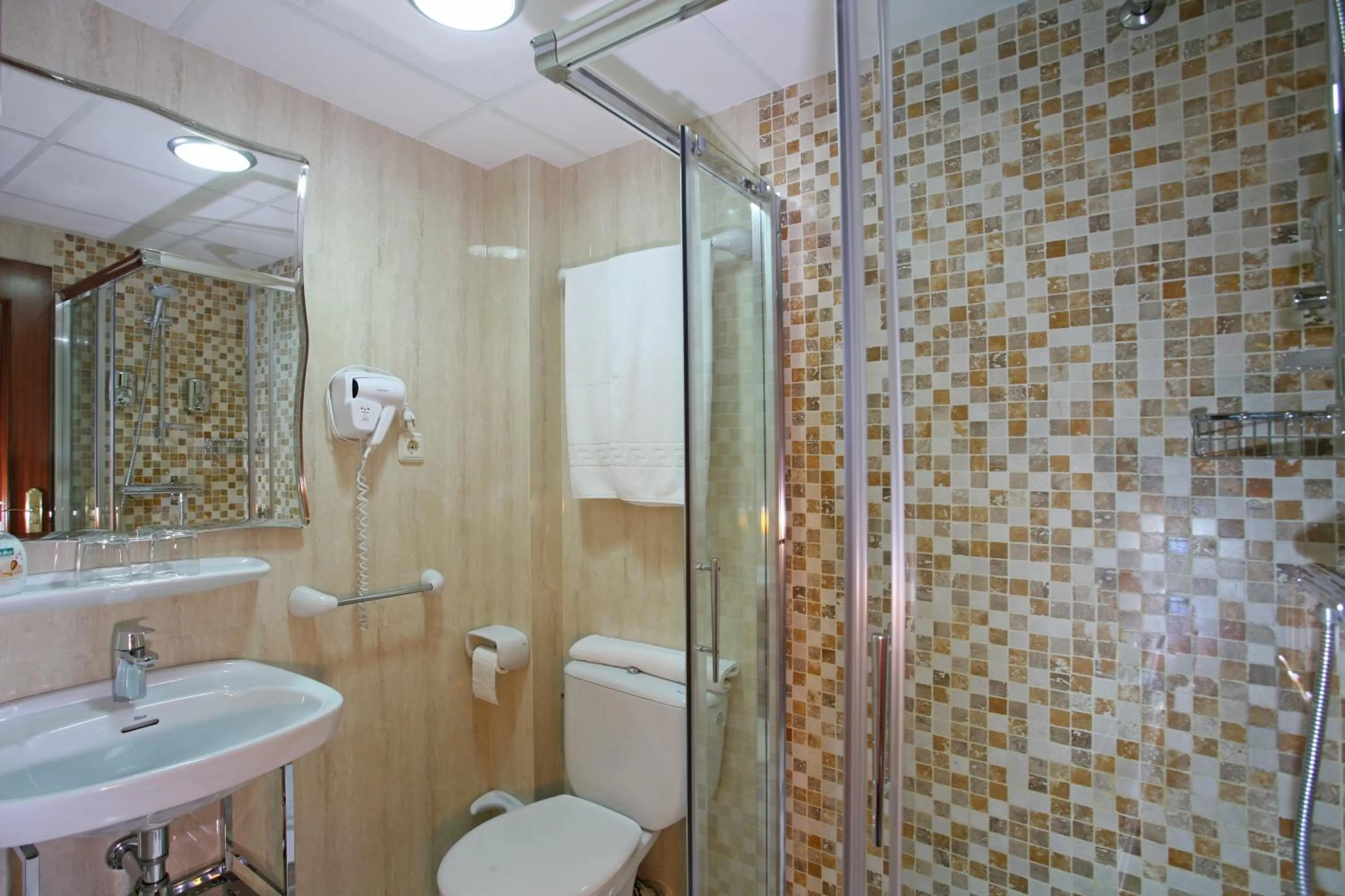 Photo of the whole room in Casa de Reyes