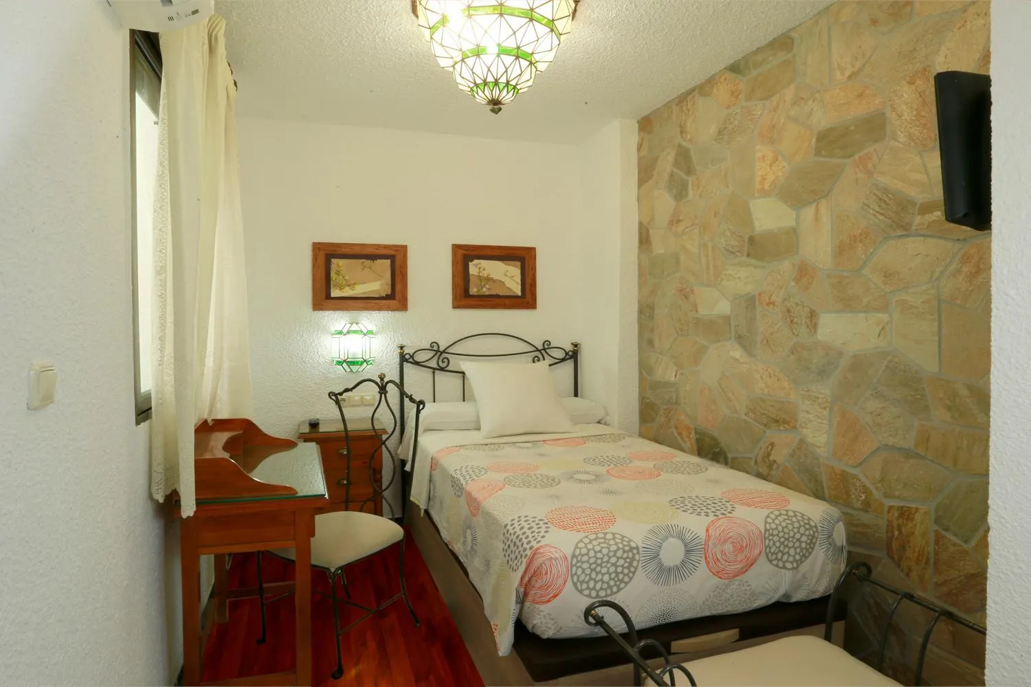 Decorative detail, Bed in Casa de Reyes