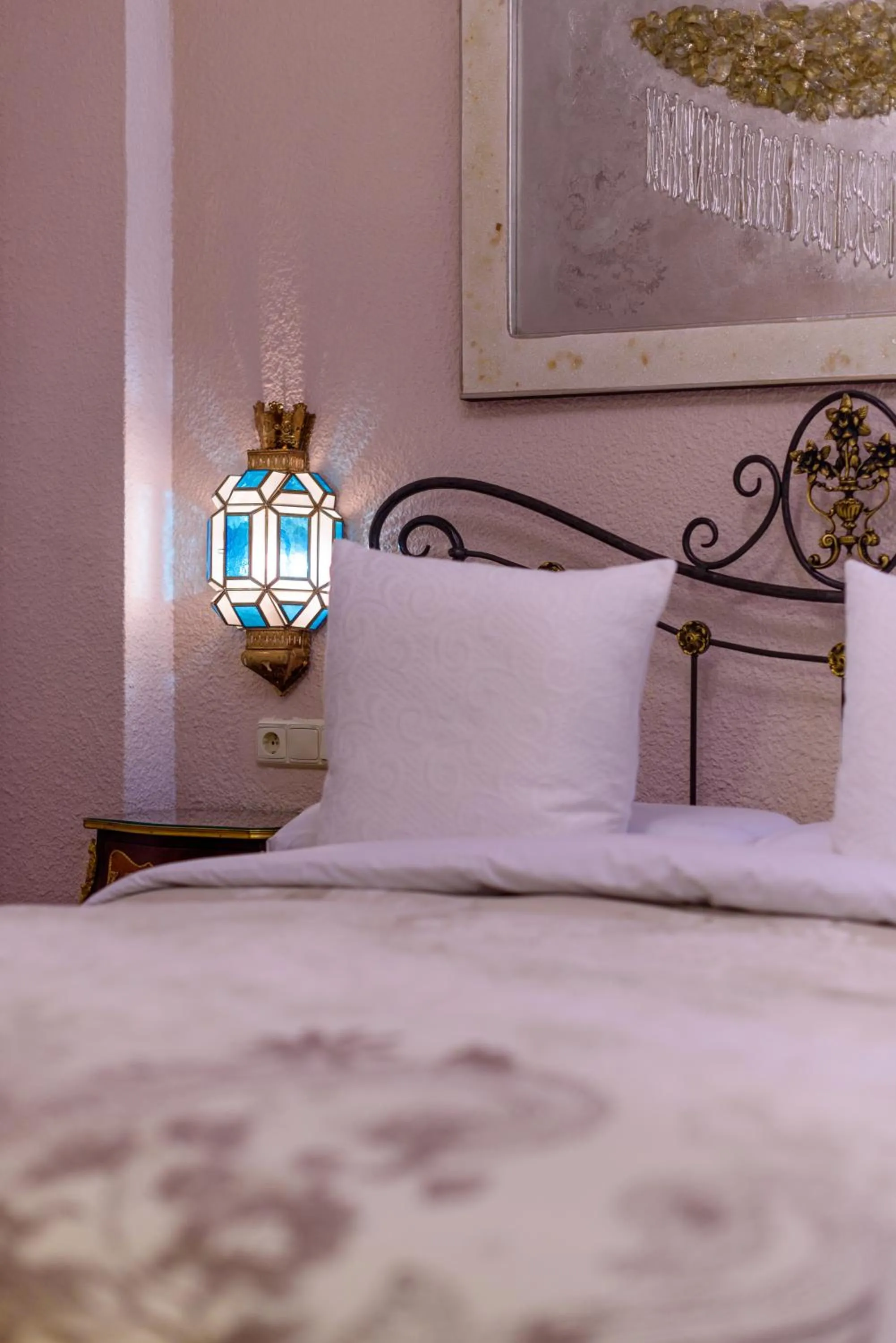 Decorative detail, Bed in Casa de Reyes