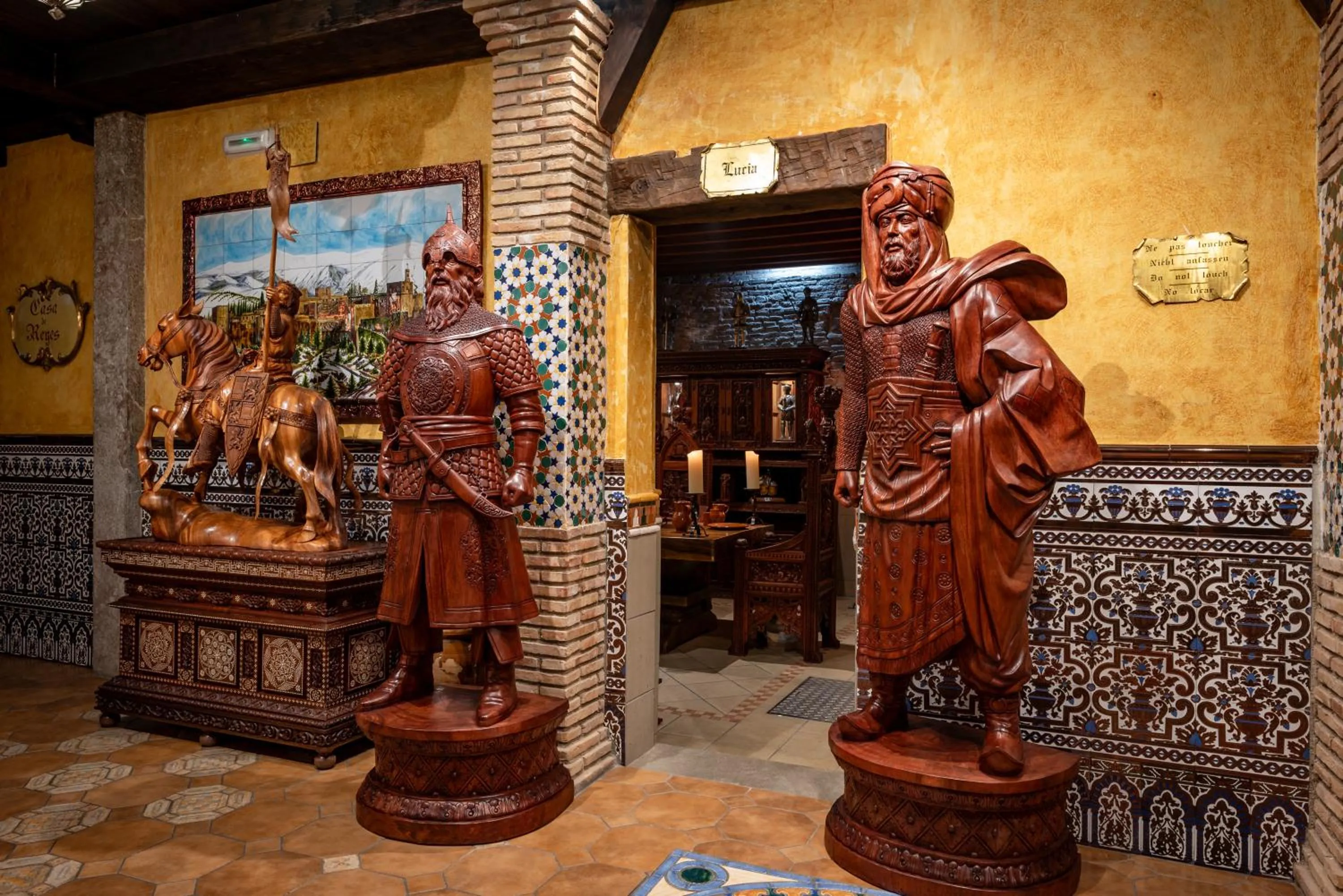 Property building in Casa de Reyes