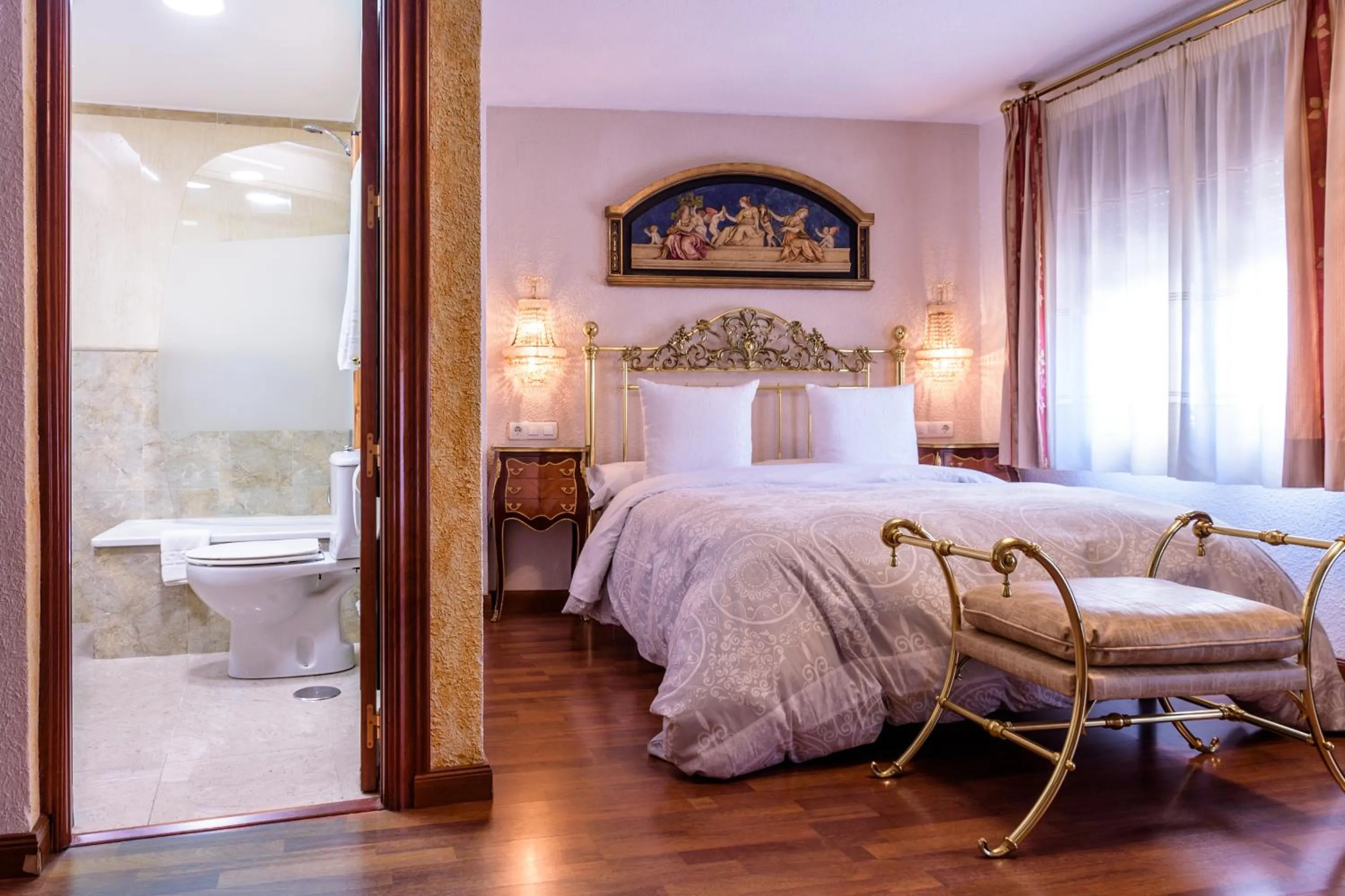 Decorative detail, Bed in Casa de Reyes