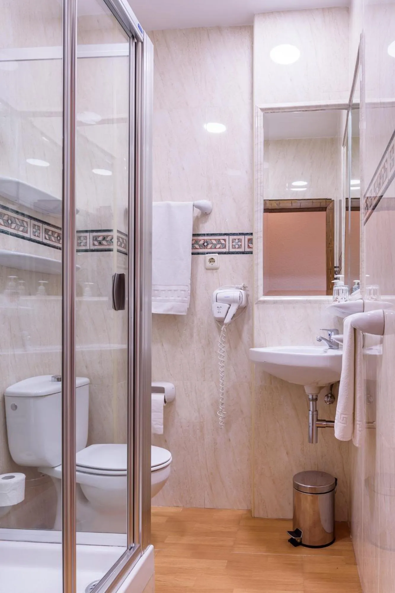 Photo of the whole room in Casa de Reyes