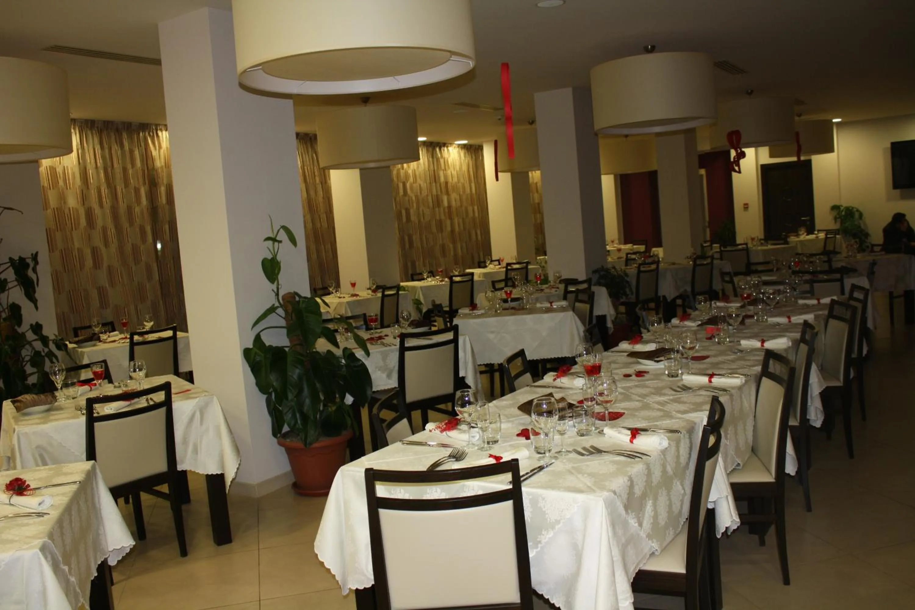 Restaurant/places to eat in Hotel Cliché