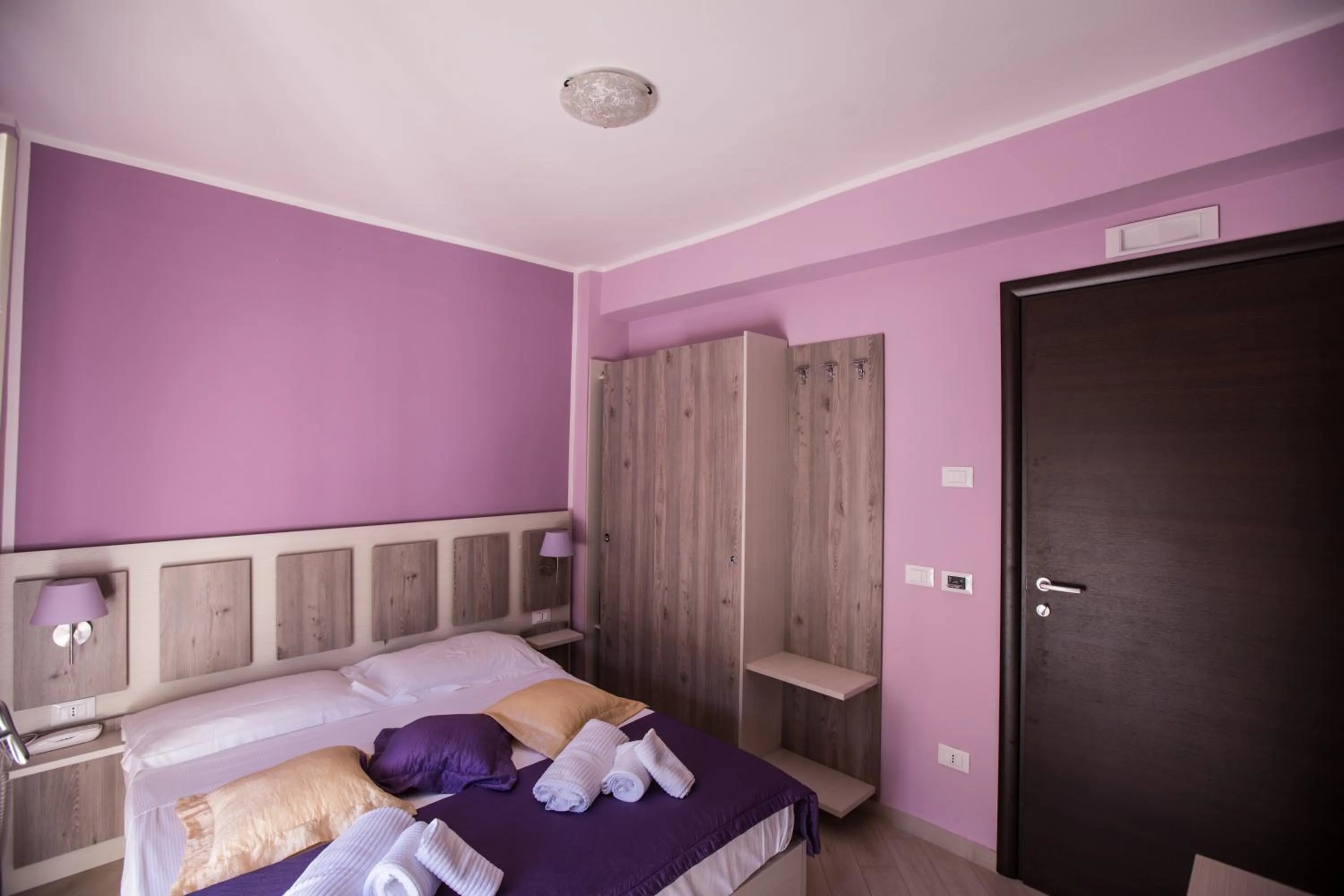 Photo of the whole room, Bed in Hotel Cliché