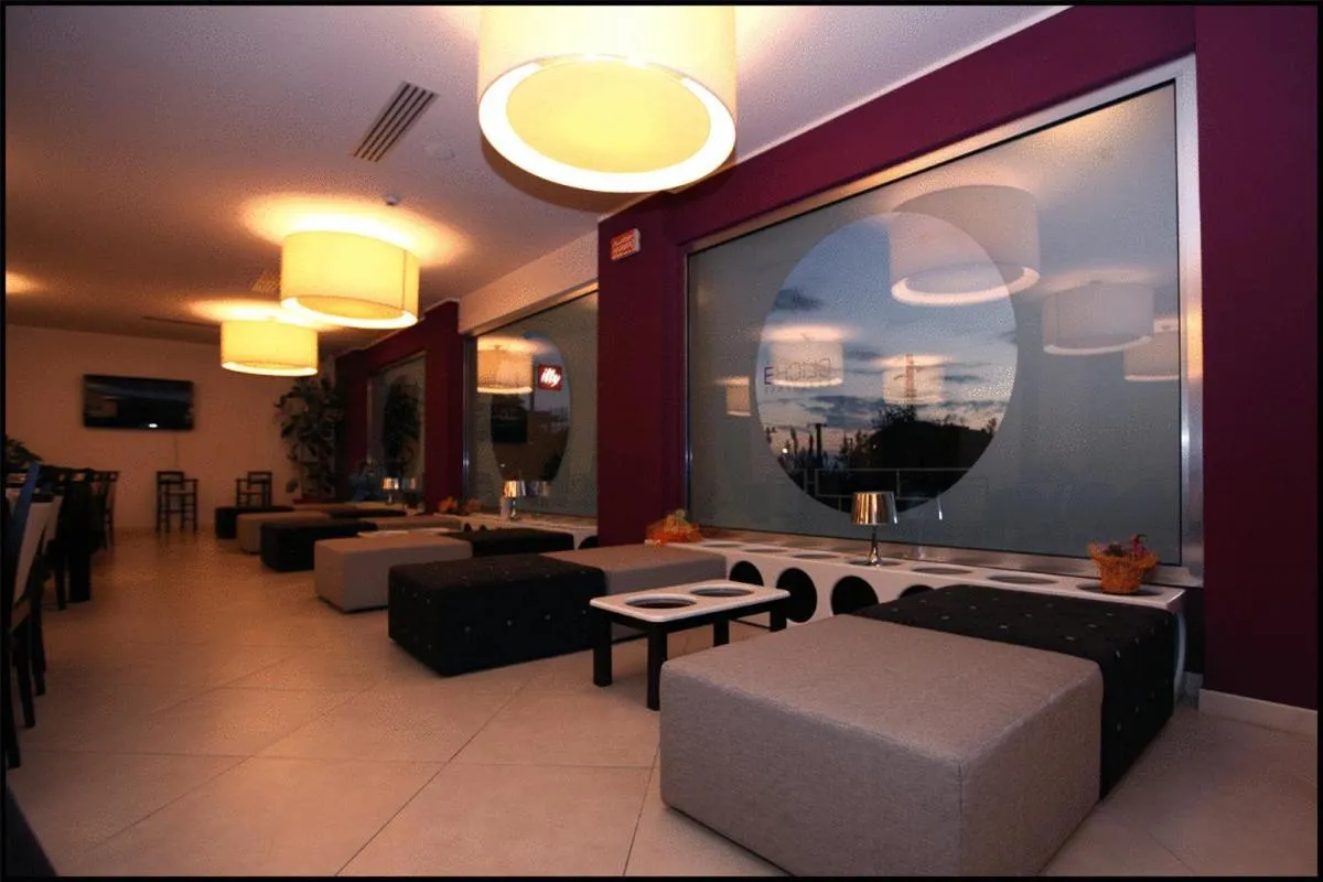 Communal lounge/ TV room in Hotel Cliché