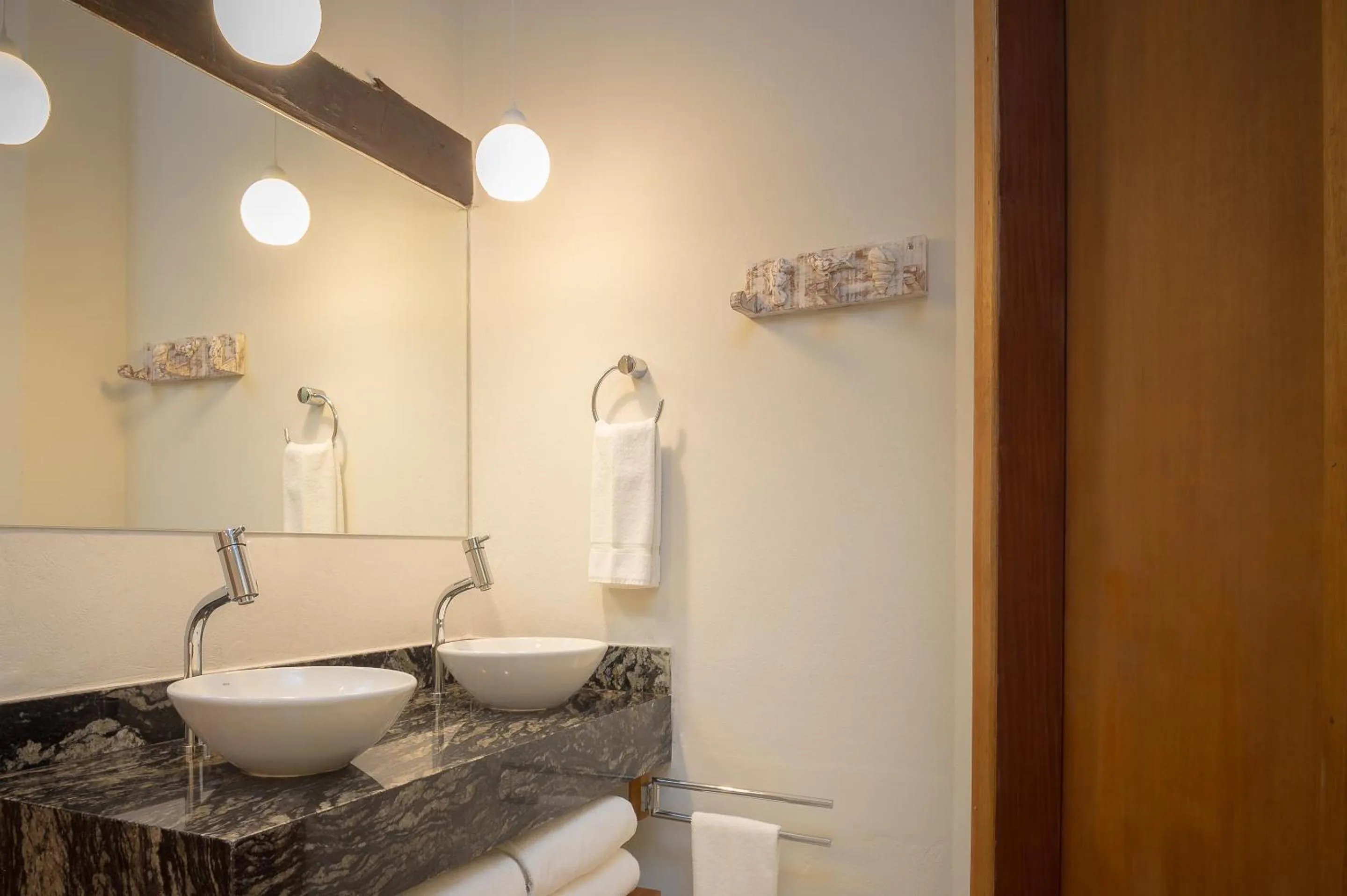 Bathroom in Porto Pacuíba Hotel