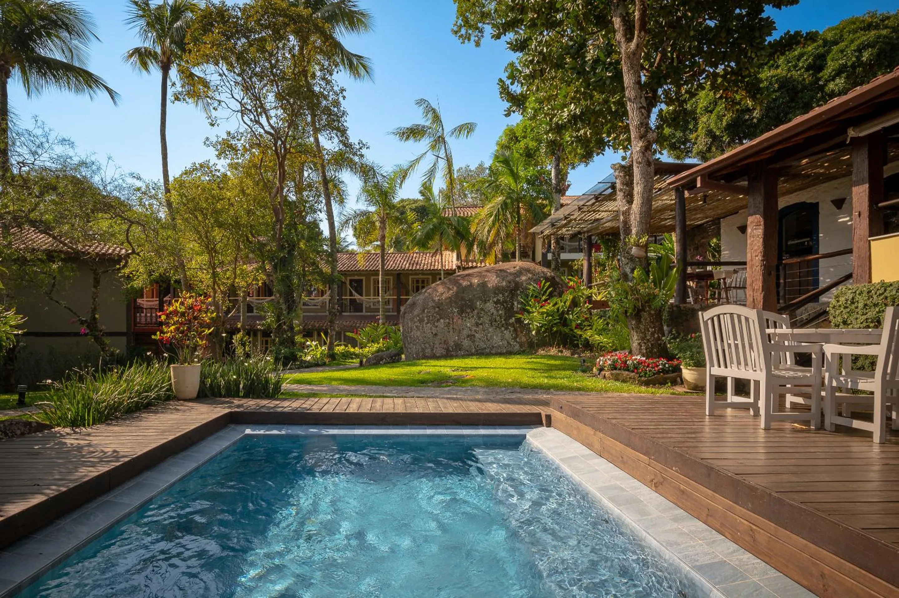 Swimming pool in Porto Pacuíba Hotel