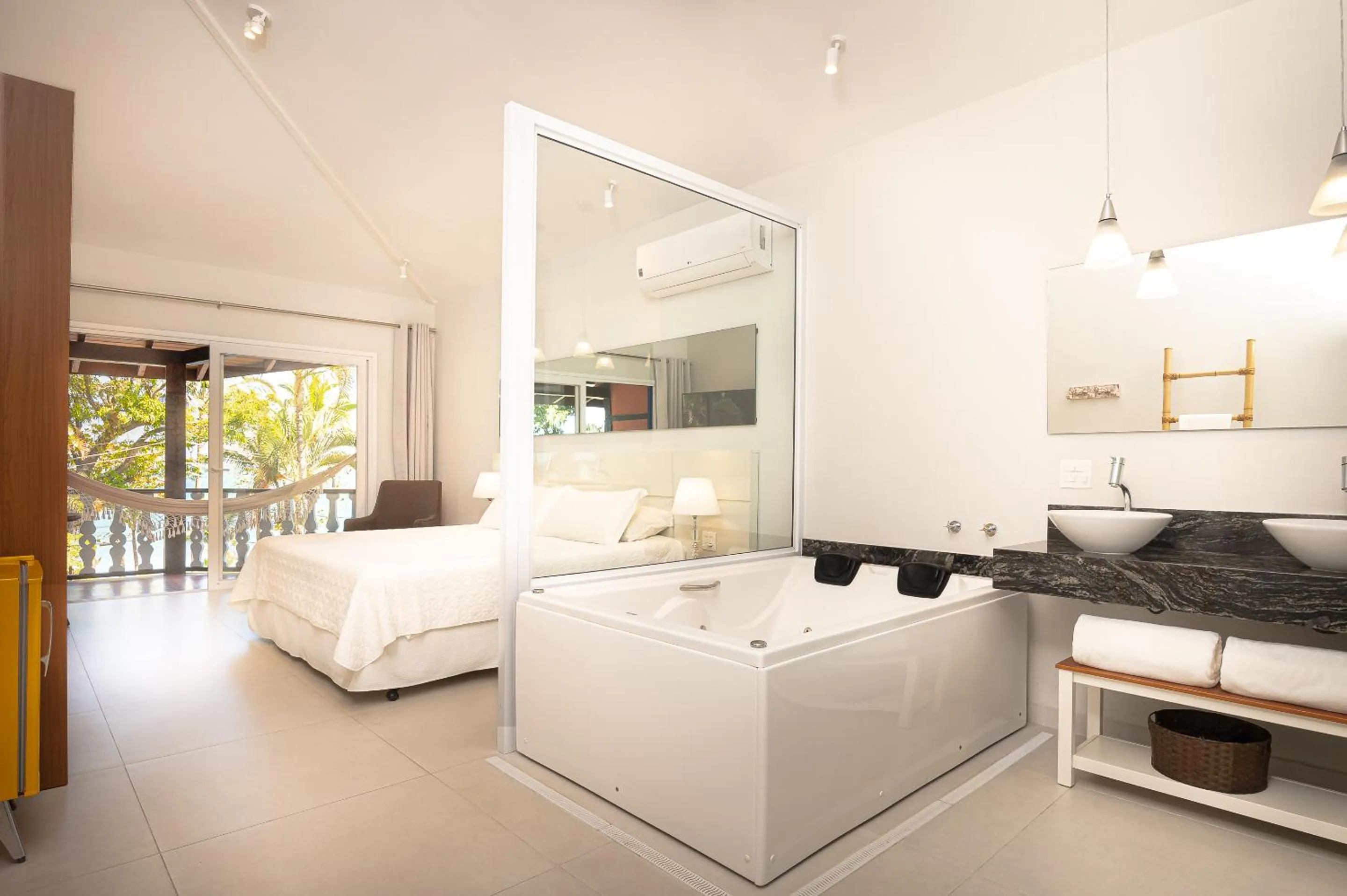 Bedroom, Bed in Porto Pacuíba Hotel