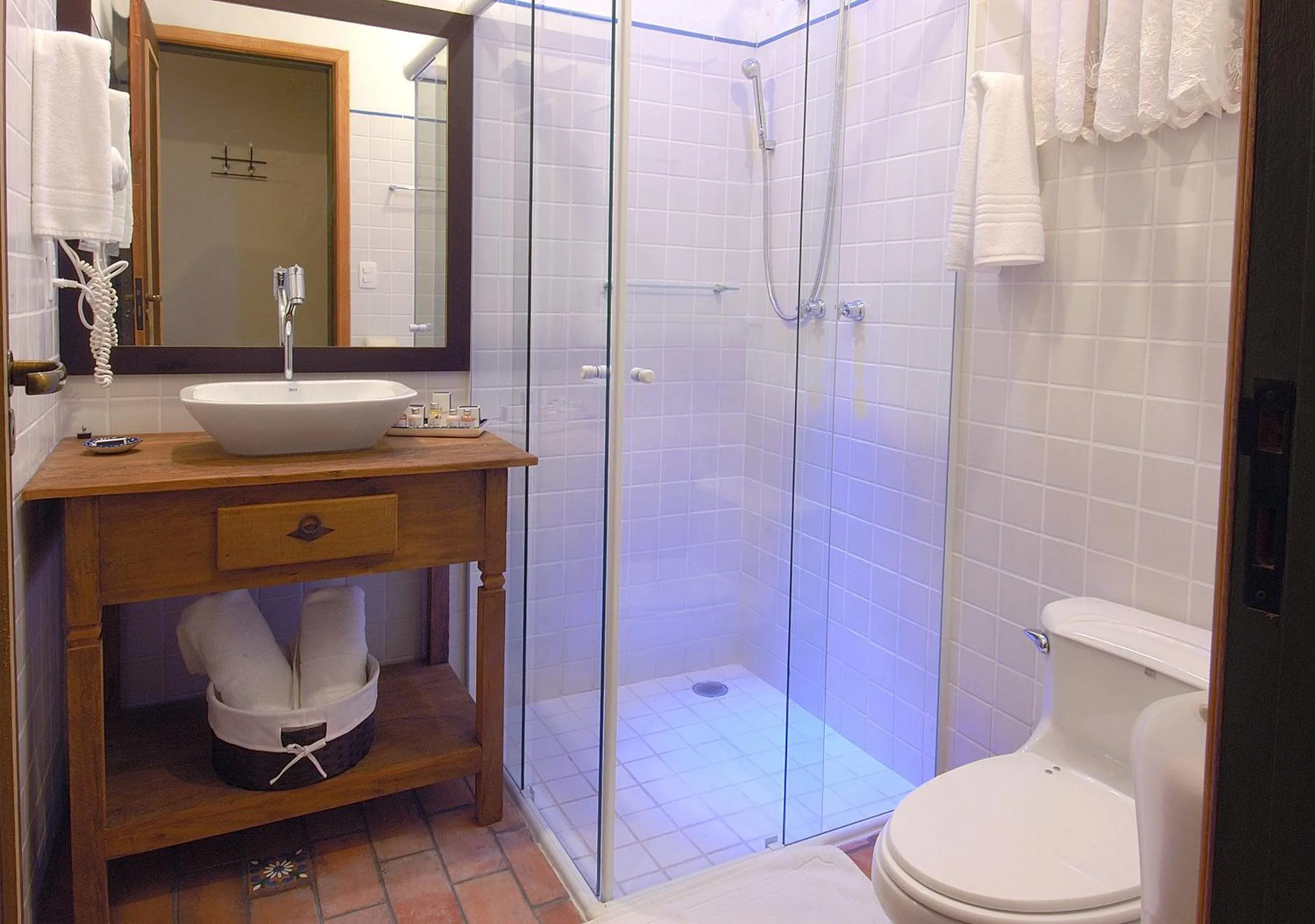 Bathroom in Porto Pacuíba Hotel