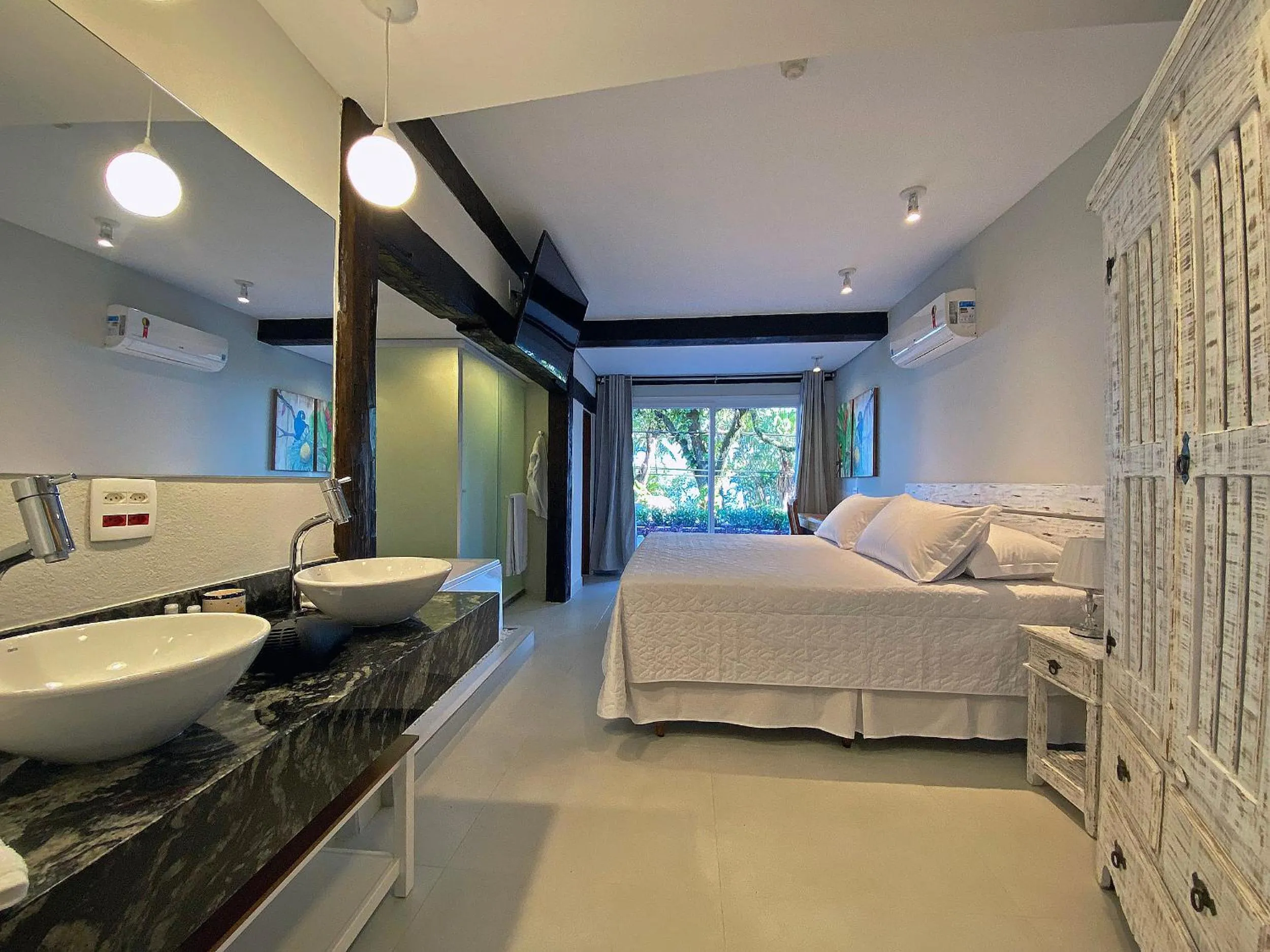 Photo of the whole room, Bed in Porto Pacuíba Hotel