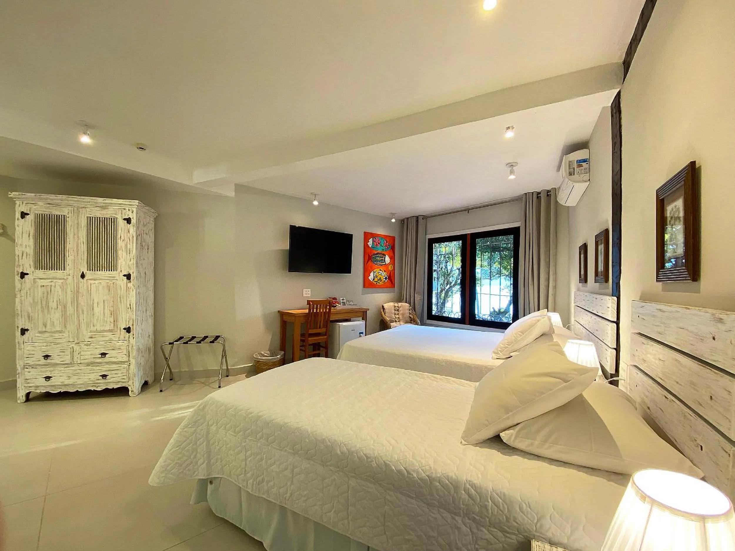 Photo of the whole room, Bed in Porto Pacuíba Hotel