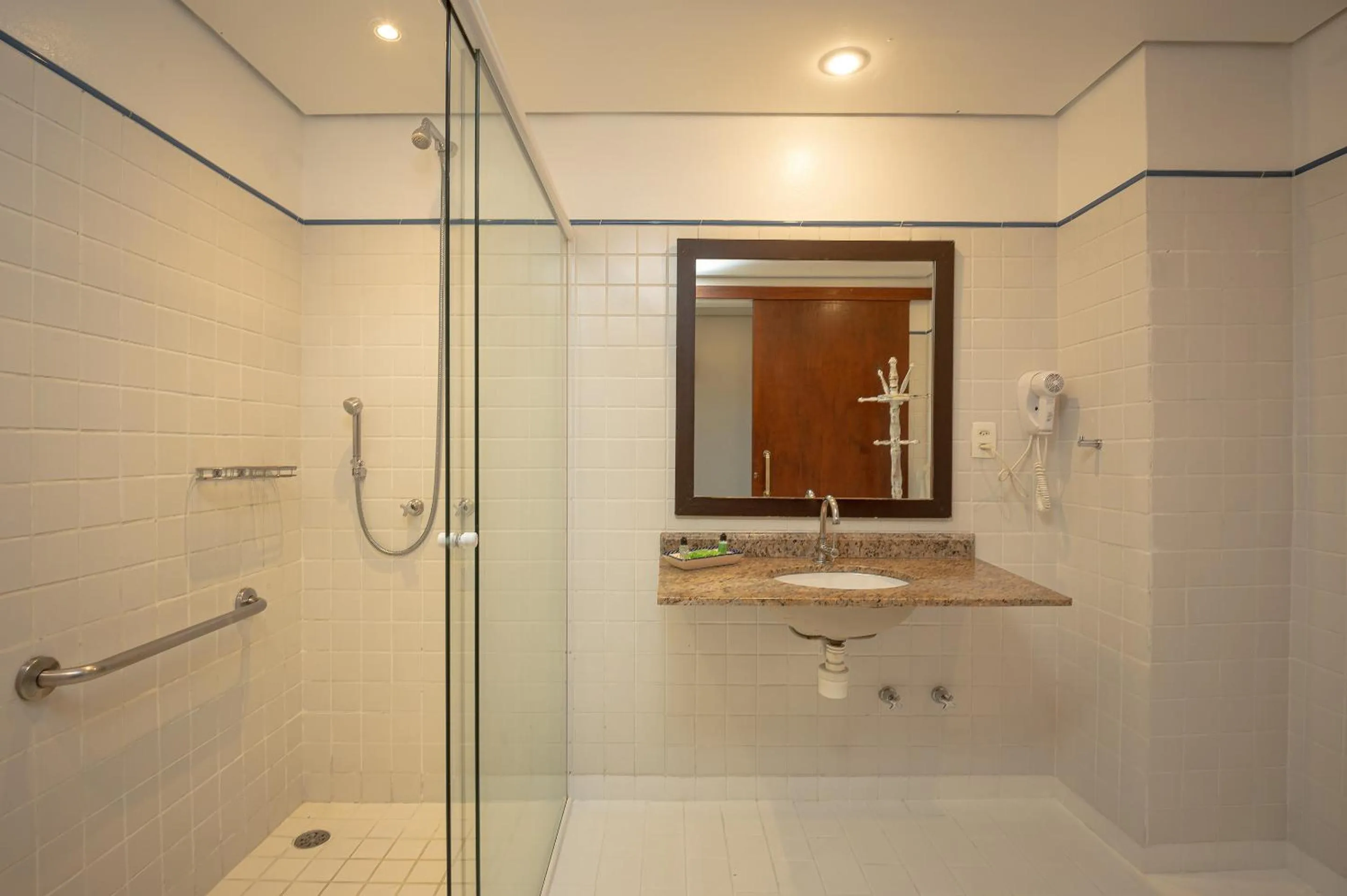 Bathroom in Porto Pacuíba Hotel