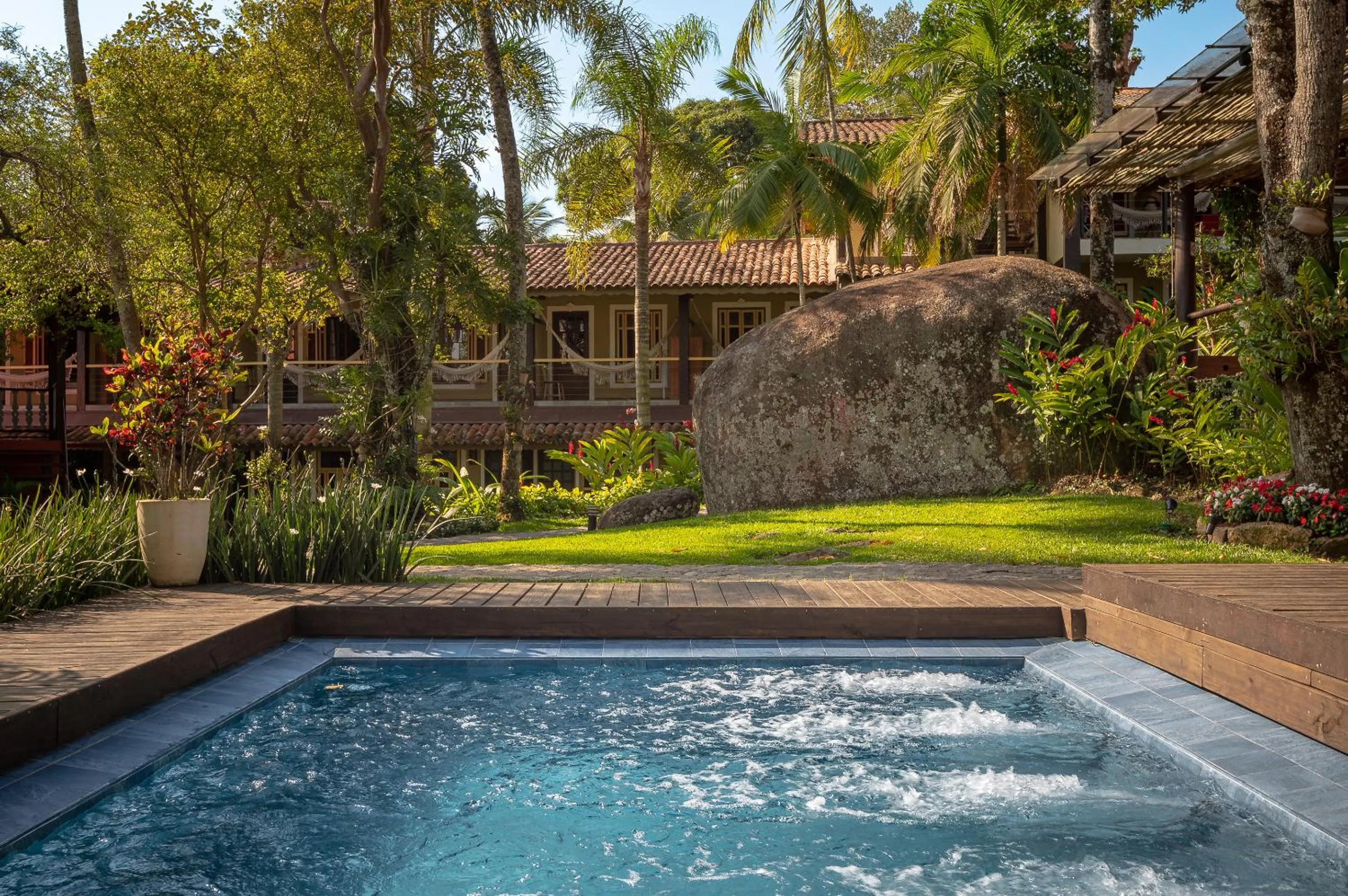 Swimming pool in Porto Pacuíba Hotel