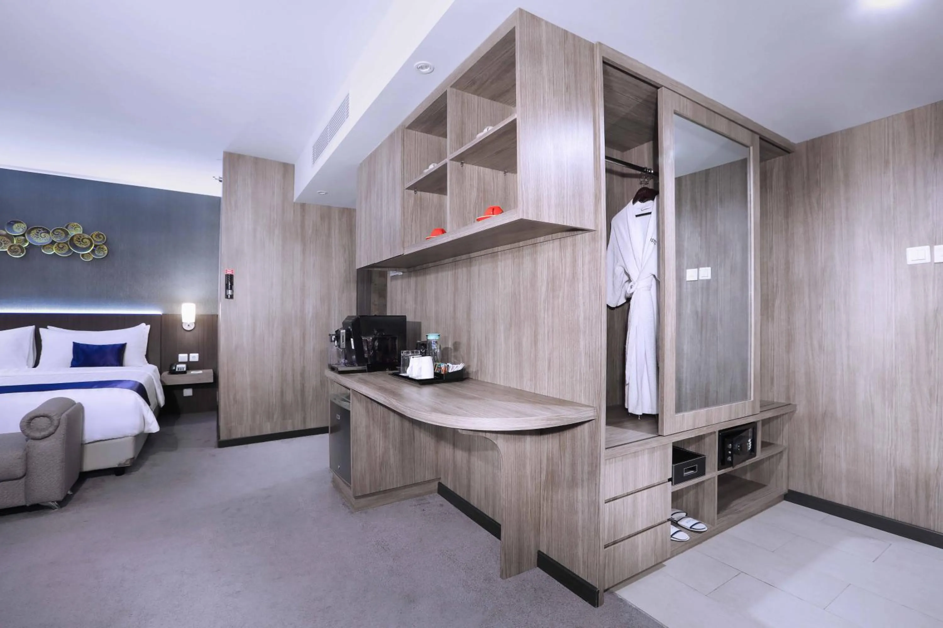wardrobe, Bed in Aston Inn Pandanaran