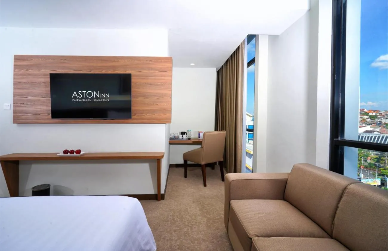 TV and multimedia, Bed in Aston Inn Pandanaran